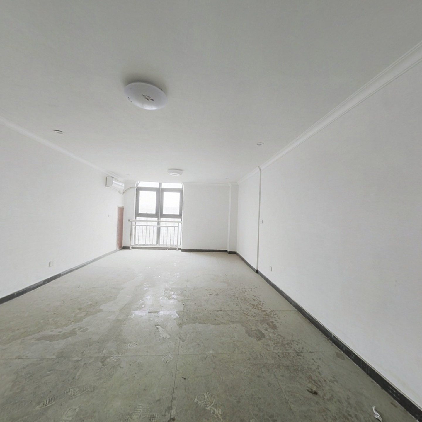 复式公寓 层高5.2米 买一层得二层