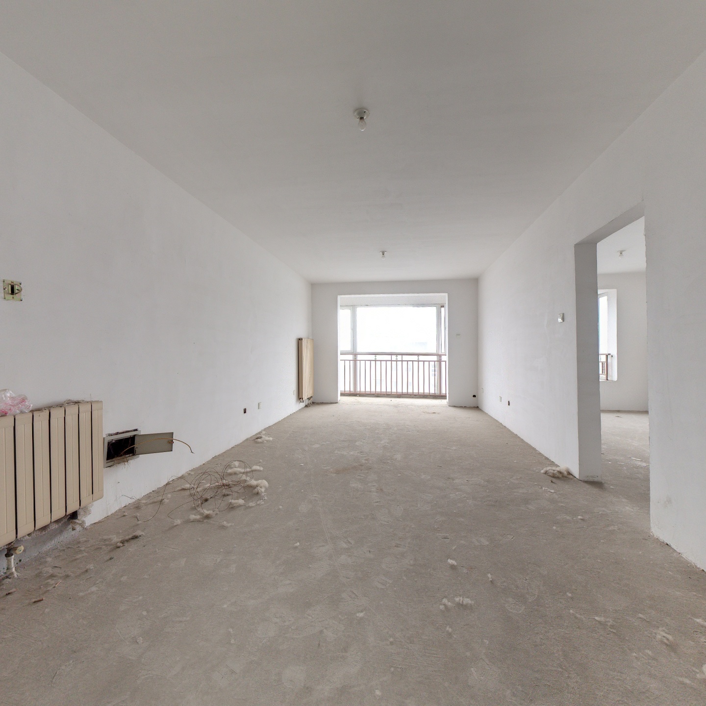 理想城  客厅主卧朝南三居室户型 满五唯一