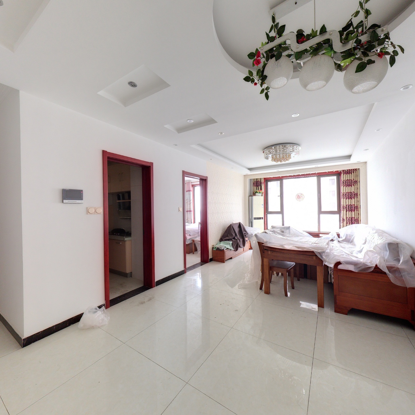 此房是全南两居 主卧客厅朝南 采光充足