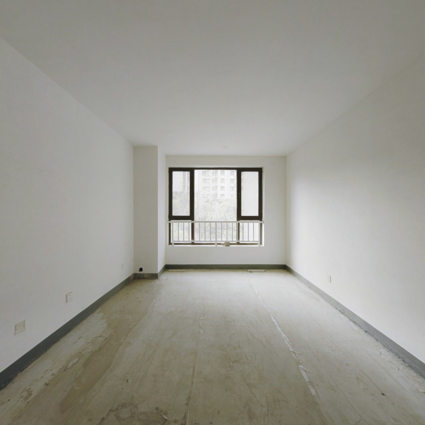 鸿坤理想湾三居室   南北通透   毛坯房