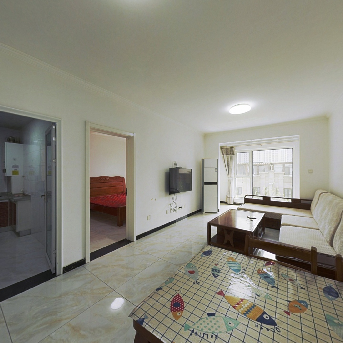 此房满两年，楼栋位置好，随时过户，全天采光