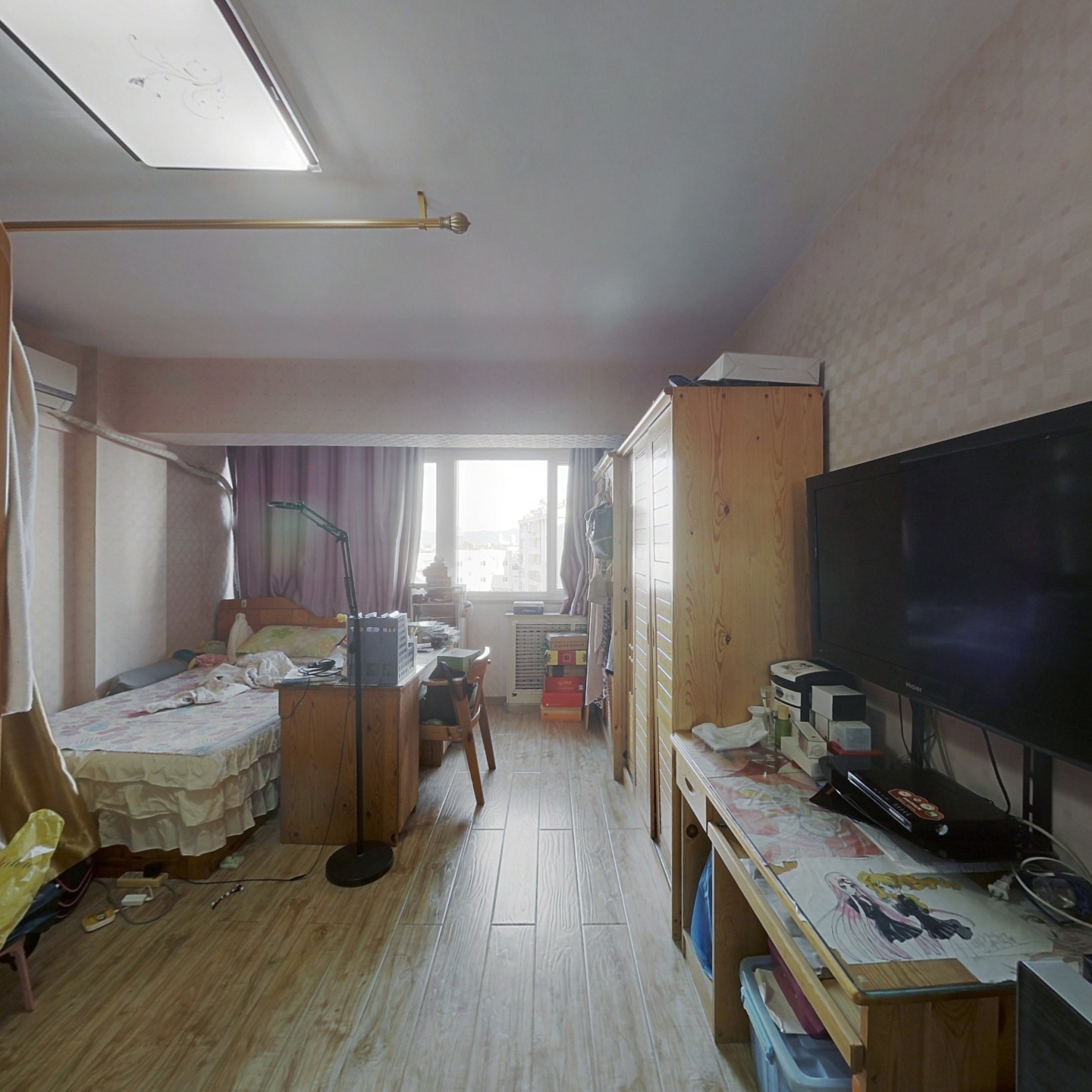 福海旁，精装修 一居室 满五年 70年住宅