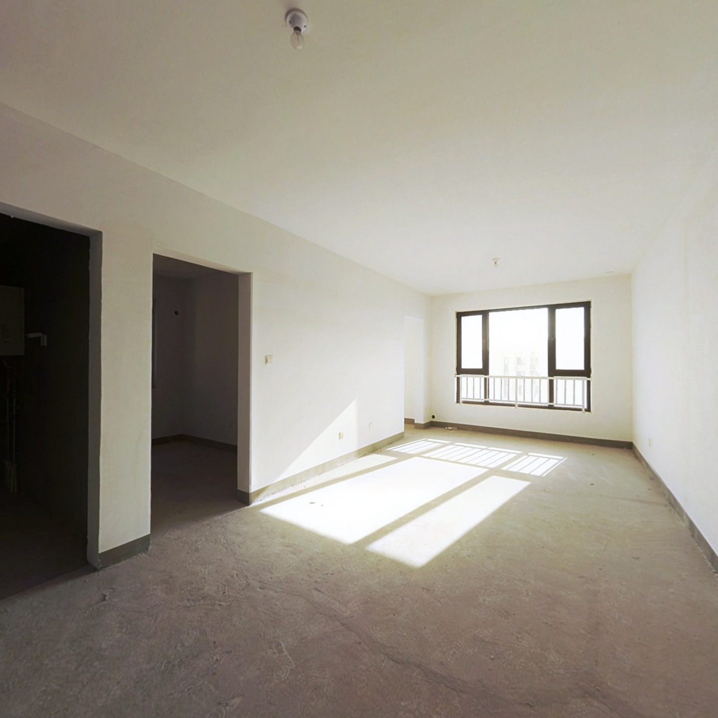 鸿坤理想湾 三居室 环境好 户型方正