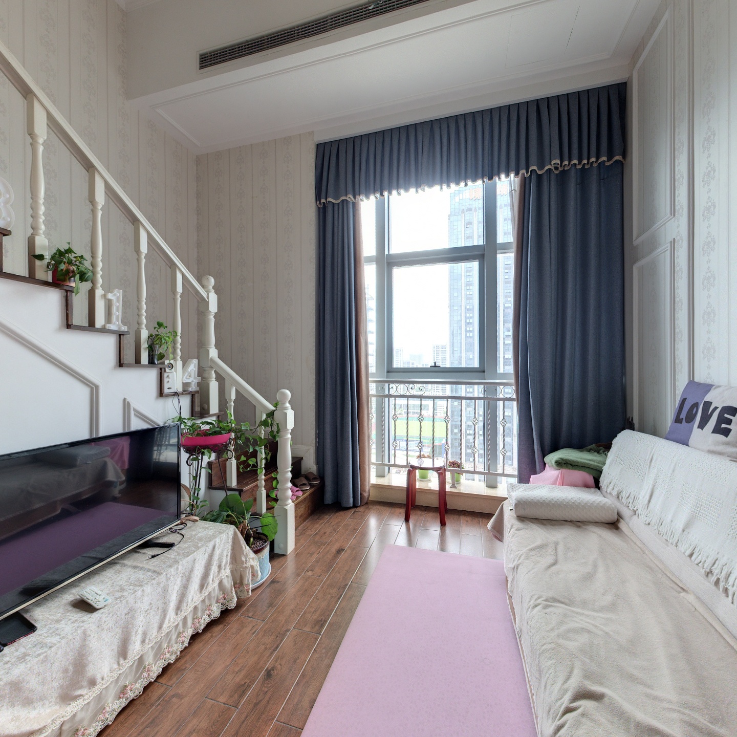 酒店式公寓loft上下两层拎包入住