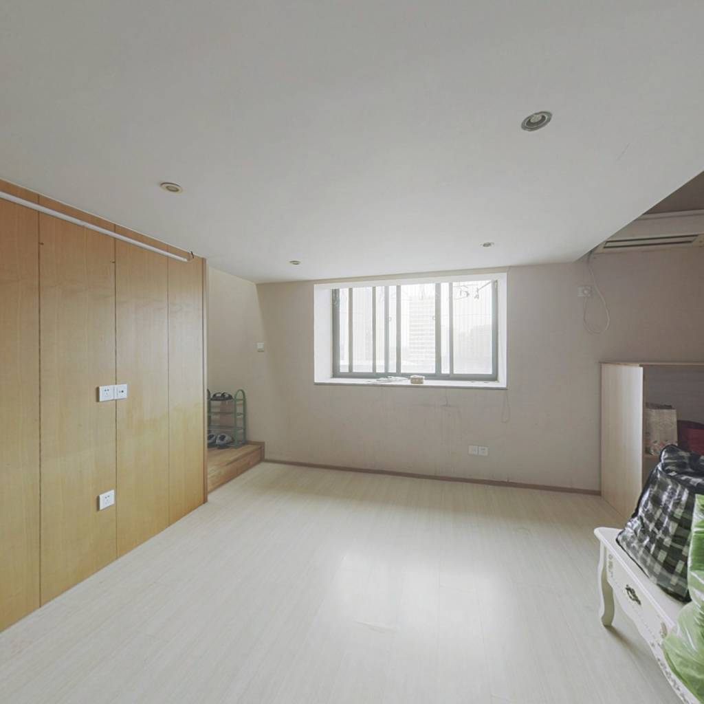 明海公寓精装复式两房，生活交通便捷