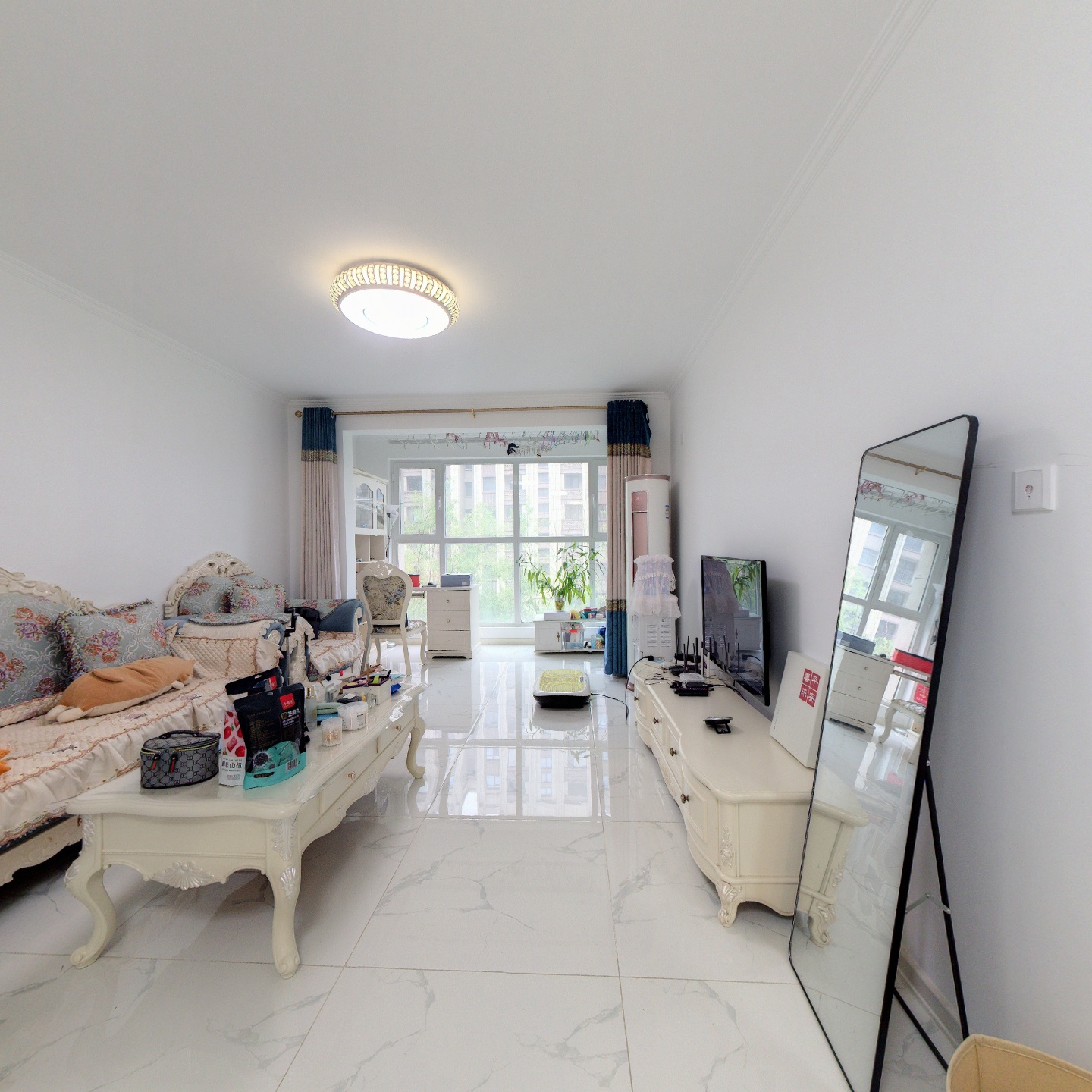 70年大产权，一梯两户中间楼层小洋房