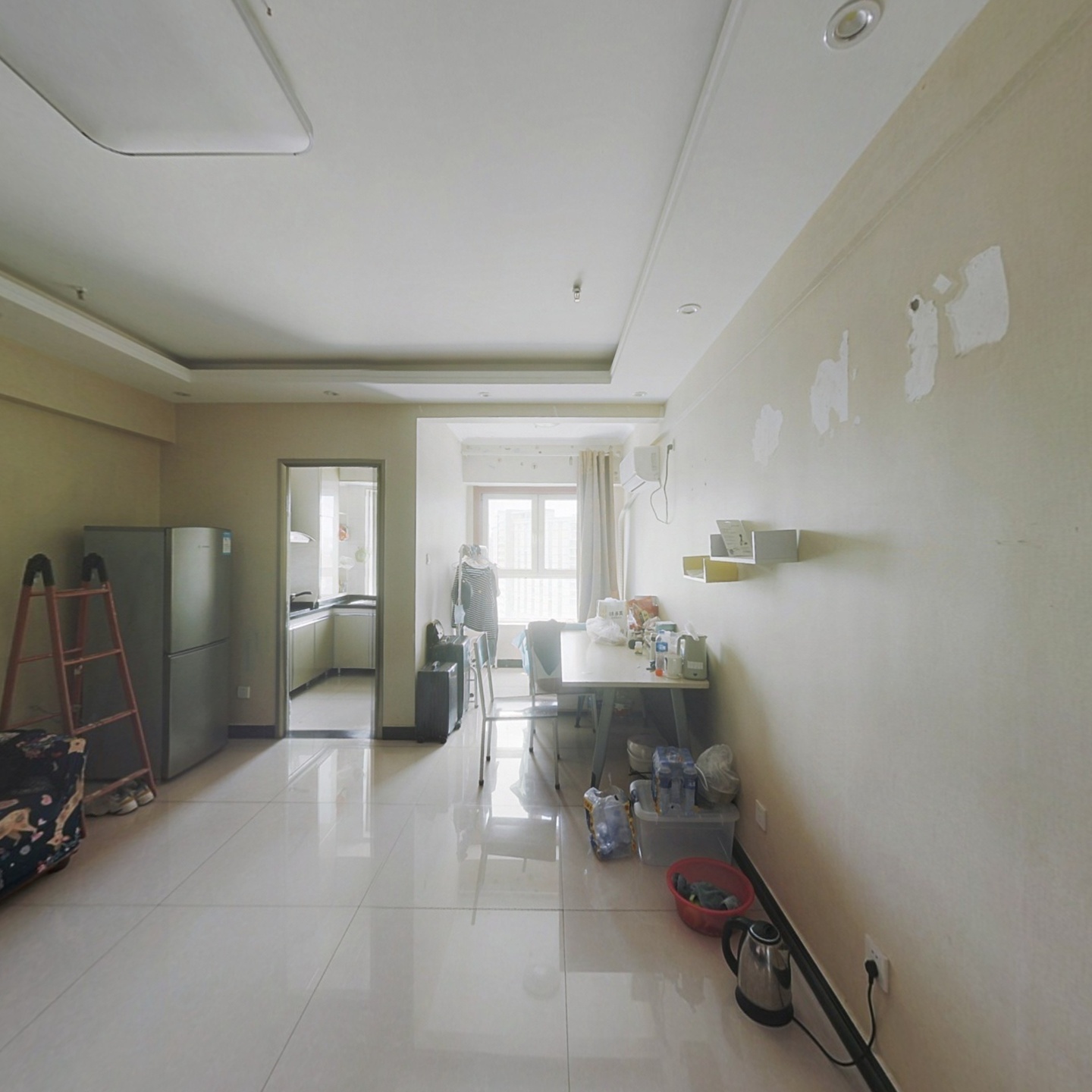 交通便利，配套齐全，宽敞明亮，精装修。