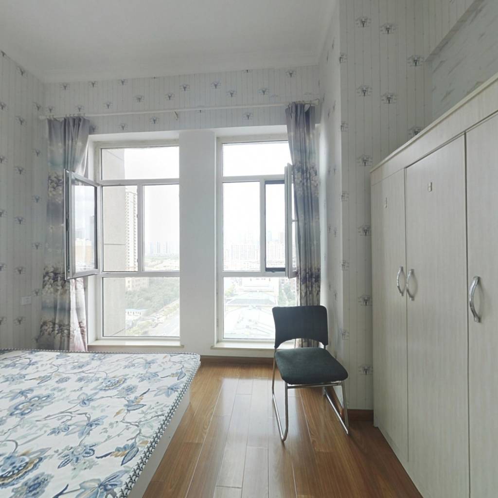 房子是公寓 装修好小户型 室内保持好 干净整洁