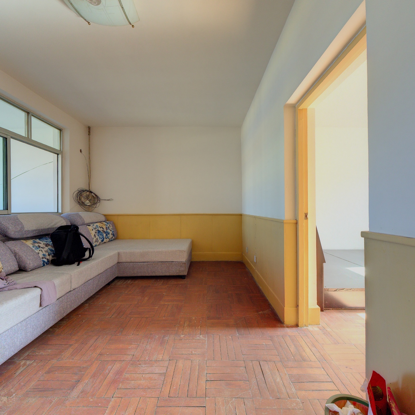 蓝天小区，南北通透三居室，中间层，总价低