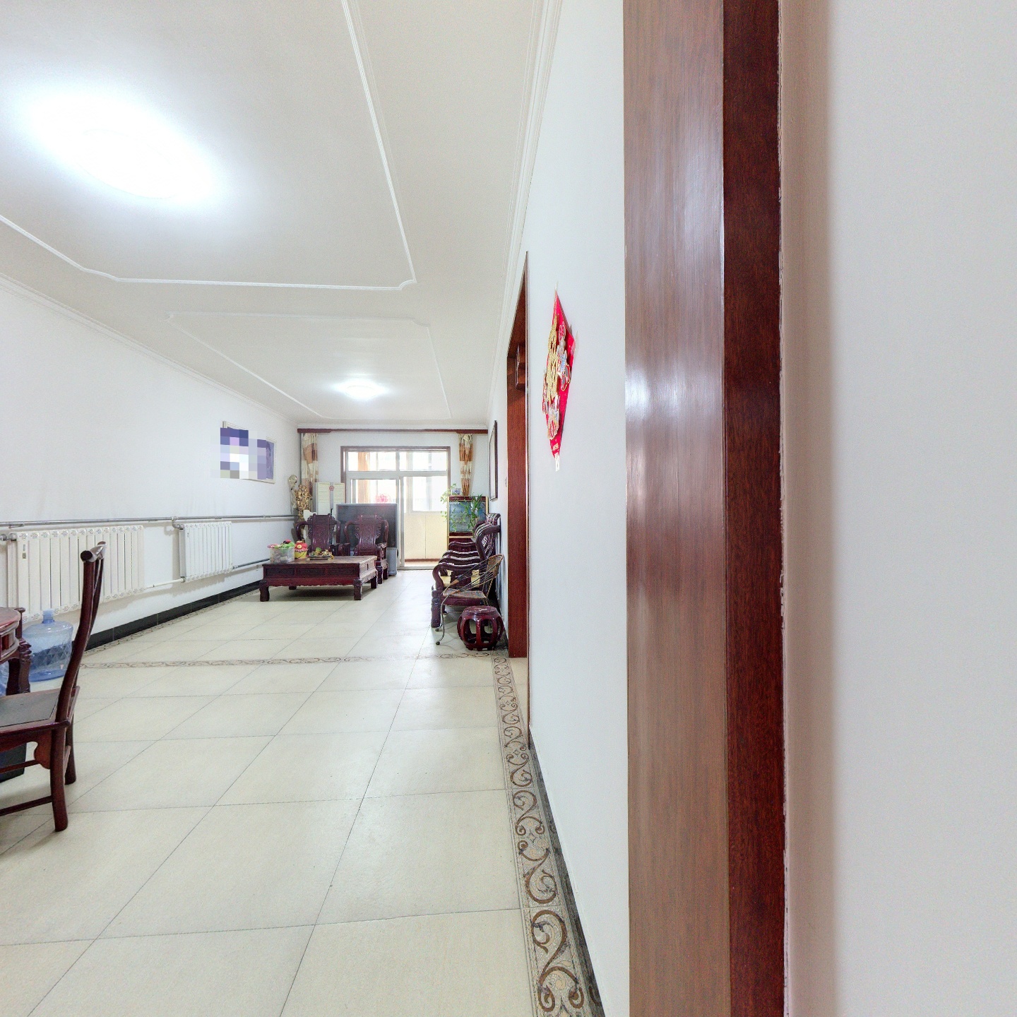 此房南北通透格局，带装修，交通便利，出门就有公交