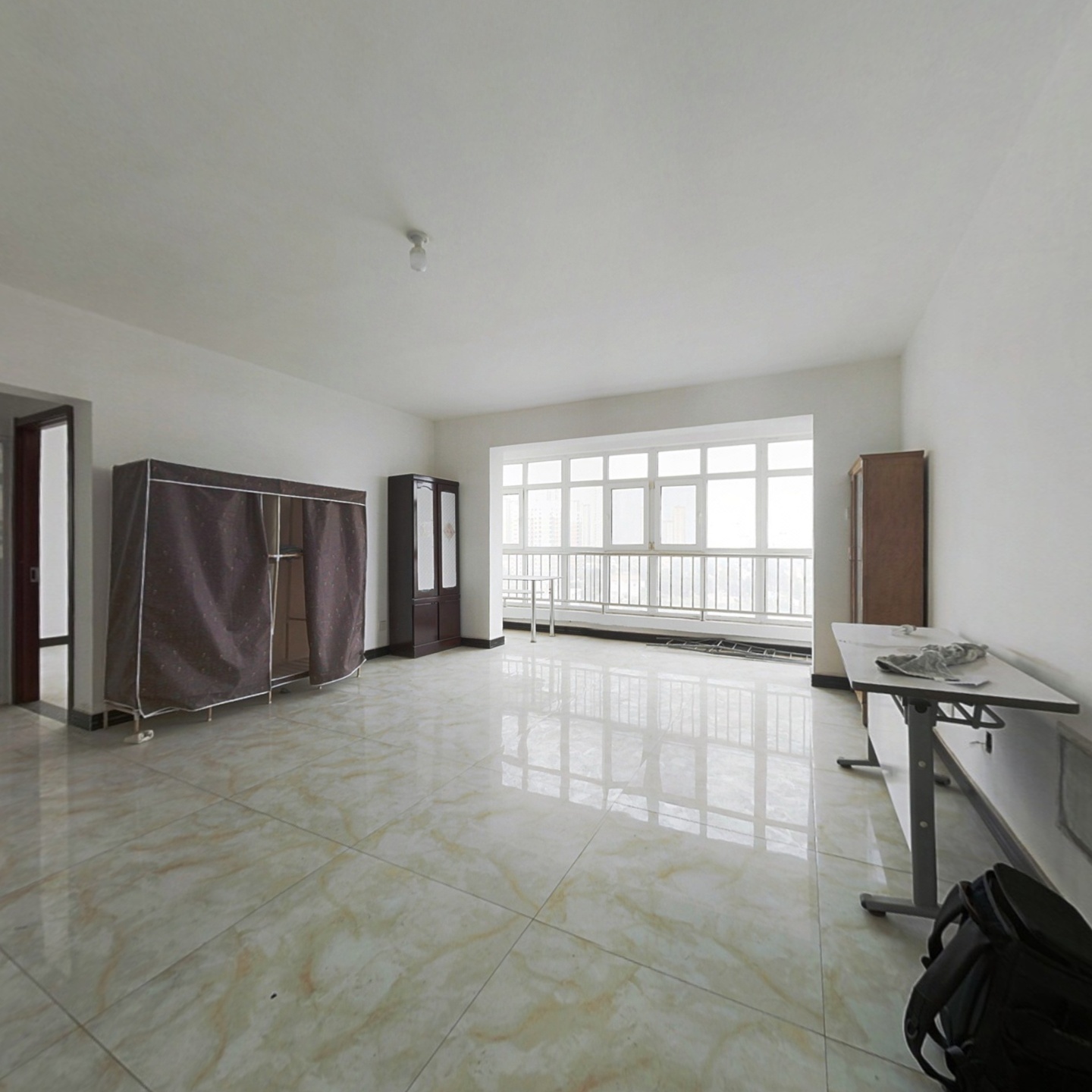 小区成熟环境好，配套完善，92平两居