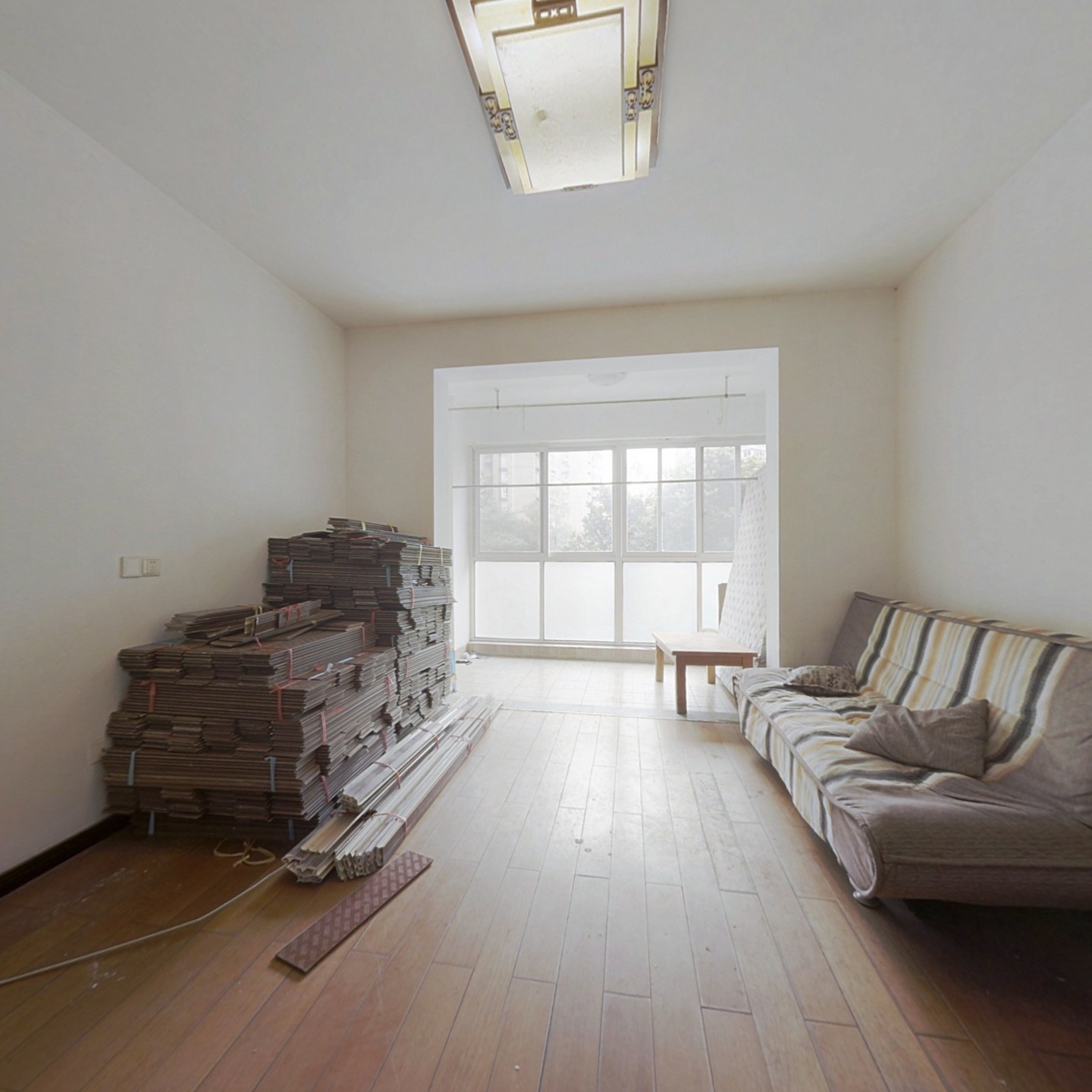 上道西城标准套三简装客厅带生活阳台