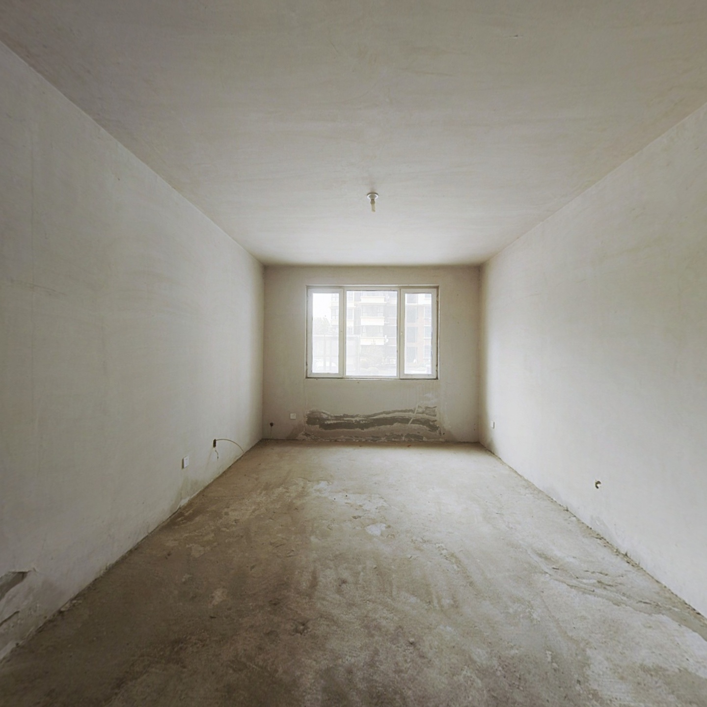 水岸花城,南北通透,两居一层,..