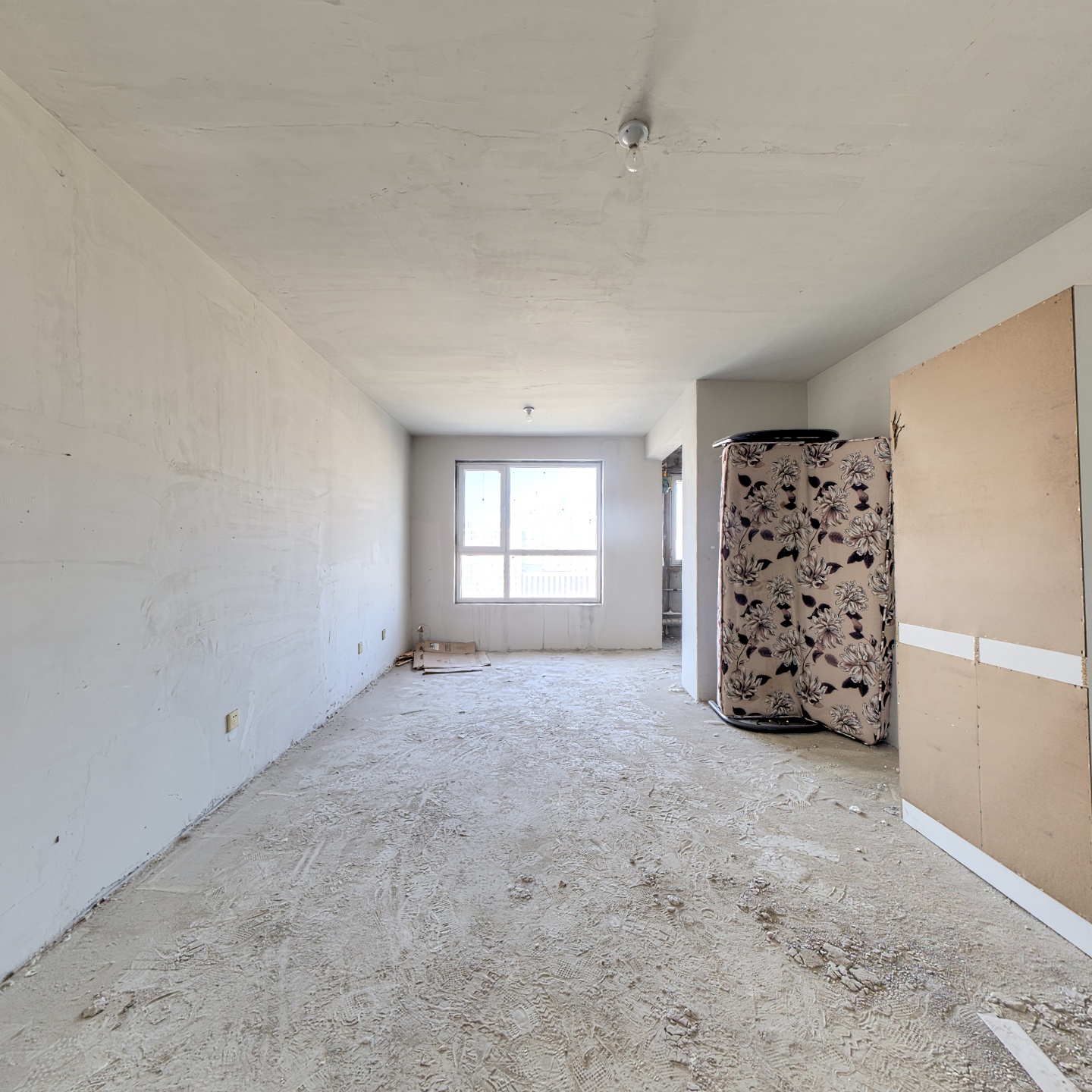 范阳中路好位置 公园对过 电梯房 南北通透两居