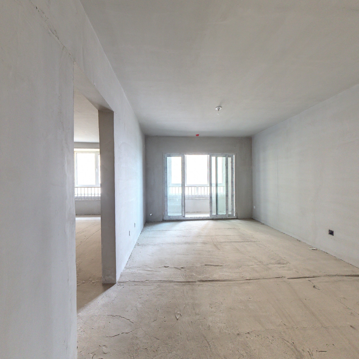 小区在华阳路北德信公园旁，房龄新