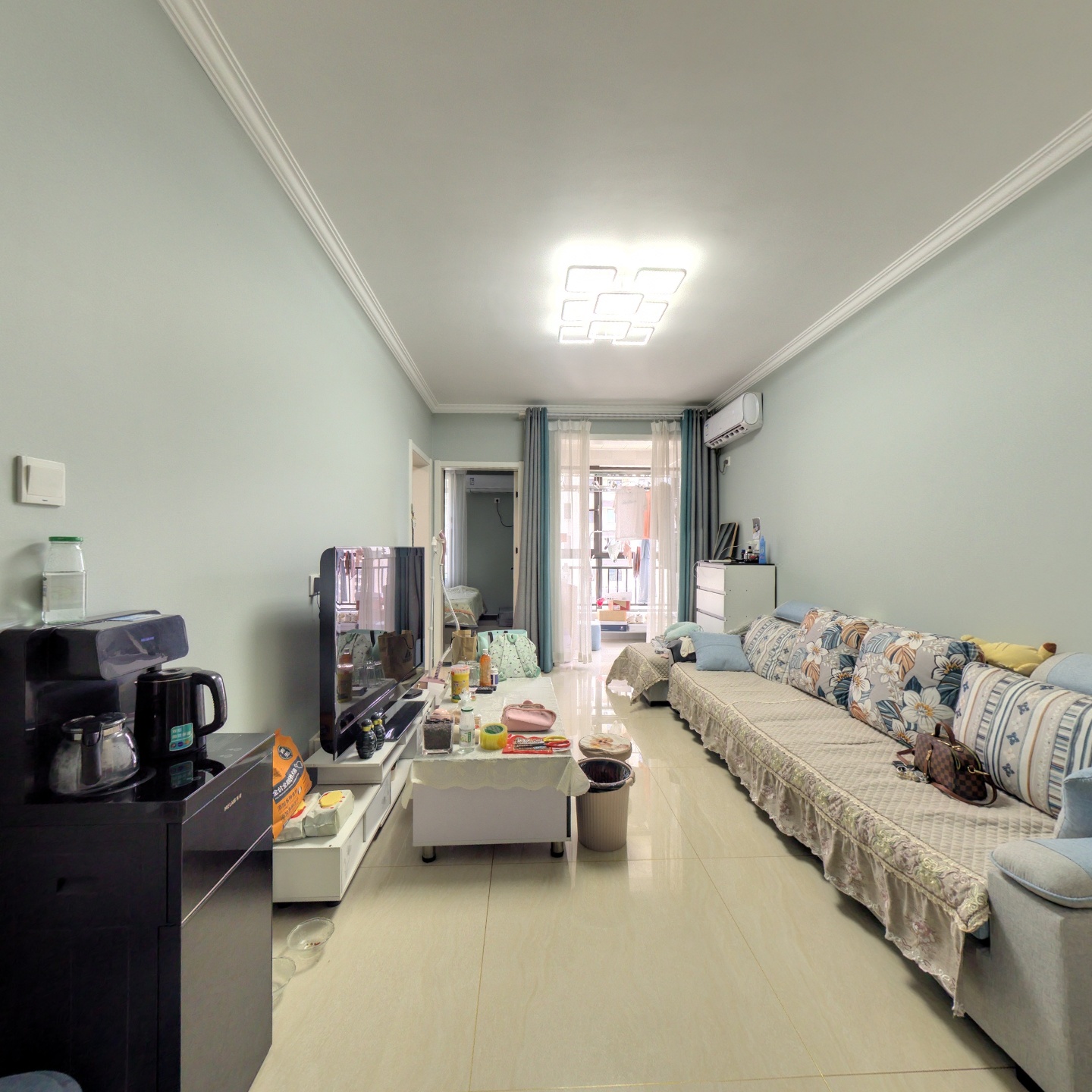 天伦湾精装修两居室，房本满两年。