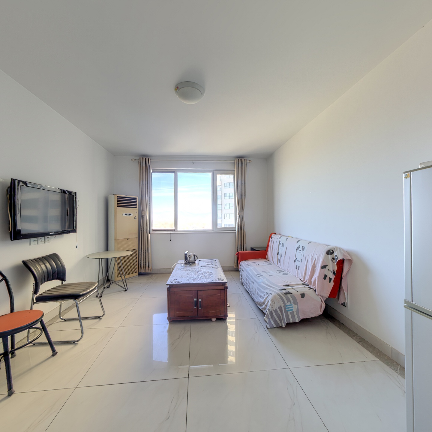 水岸花城 南北通透两居 中间楼层