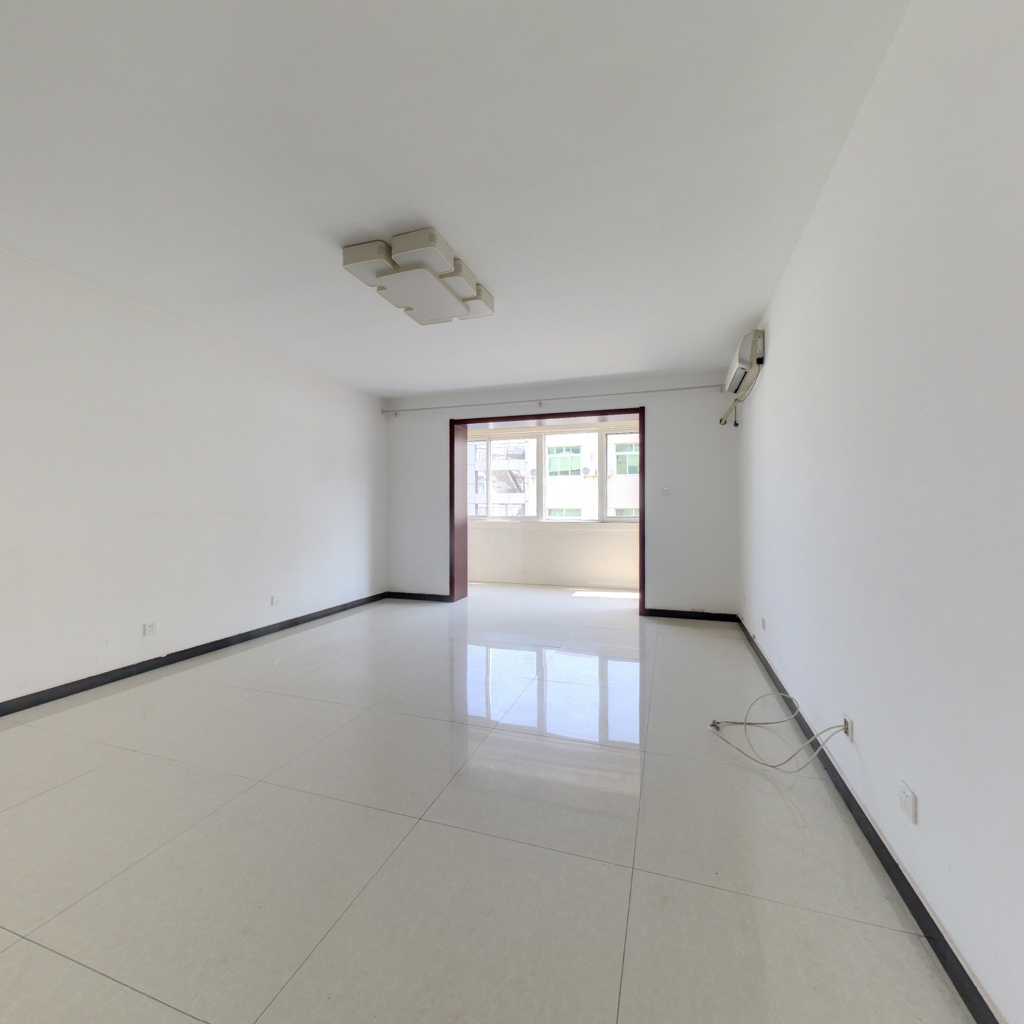 房本满五 户型方正 停车方便 集中供暖