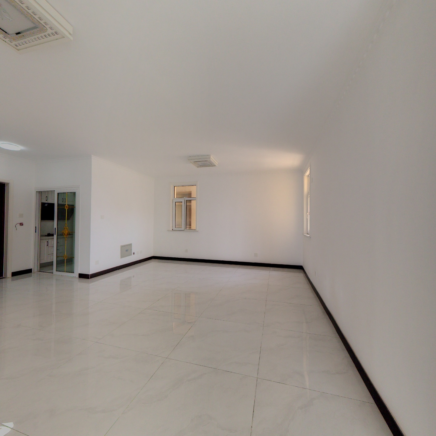 鸿盛凯旋门 3室1厅 东 南 北