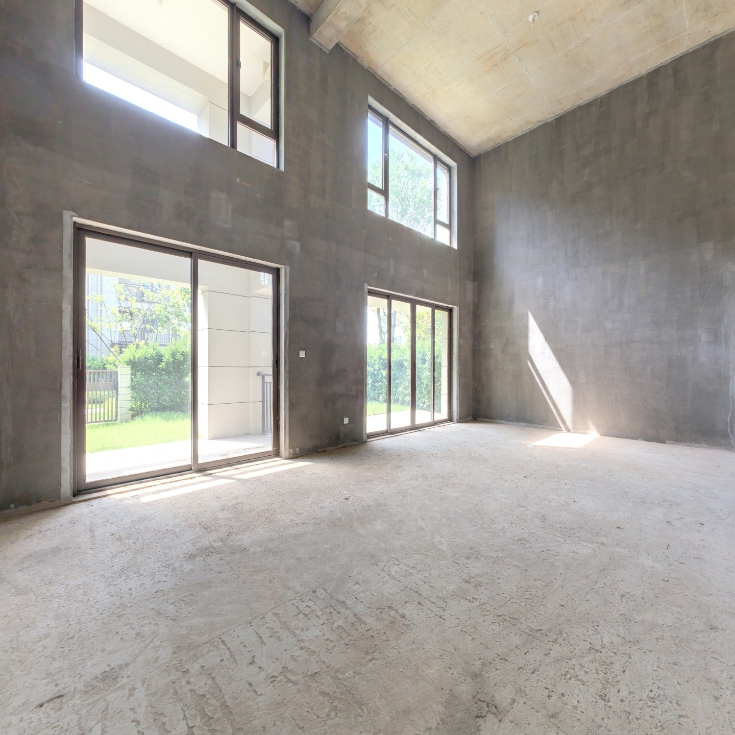 中建昭山印象园林式小区 带花园车位杂物间