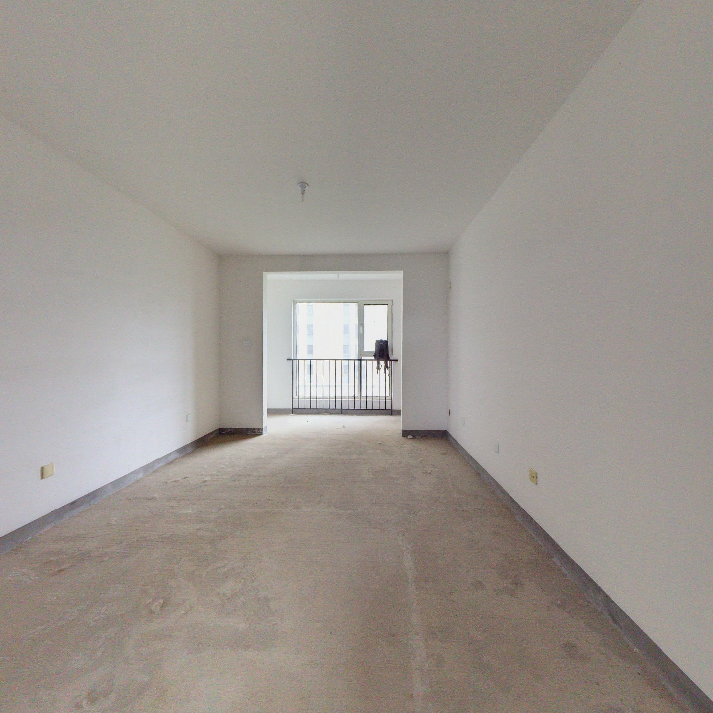 边户 明卫 主卧转角窗3居 南北通透 小区西侧 将满五