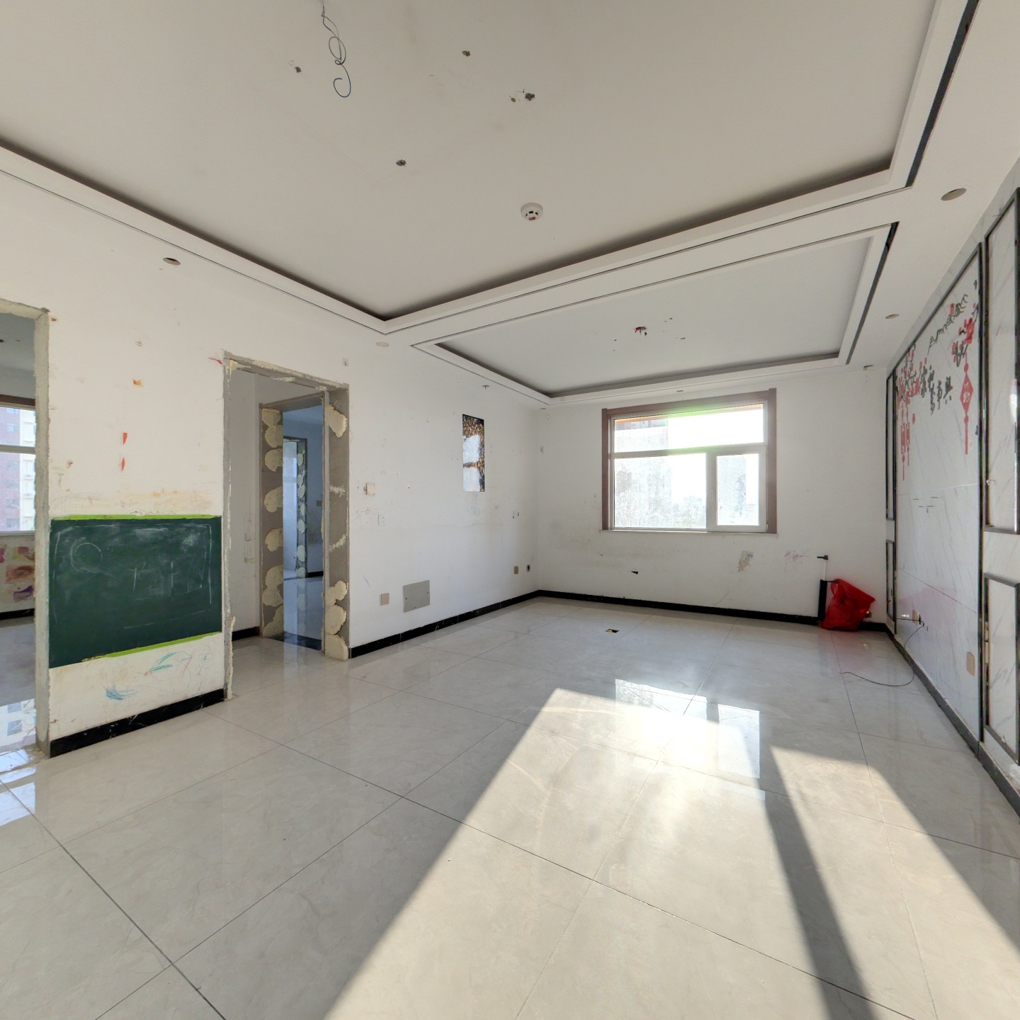 锦绣乾城 电梯 6楼 4室 带车位 储藏室采光好