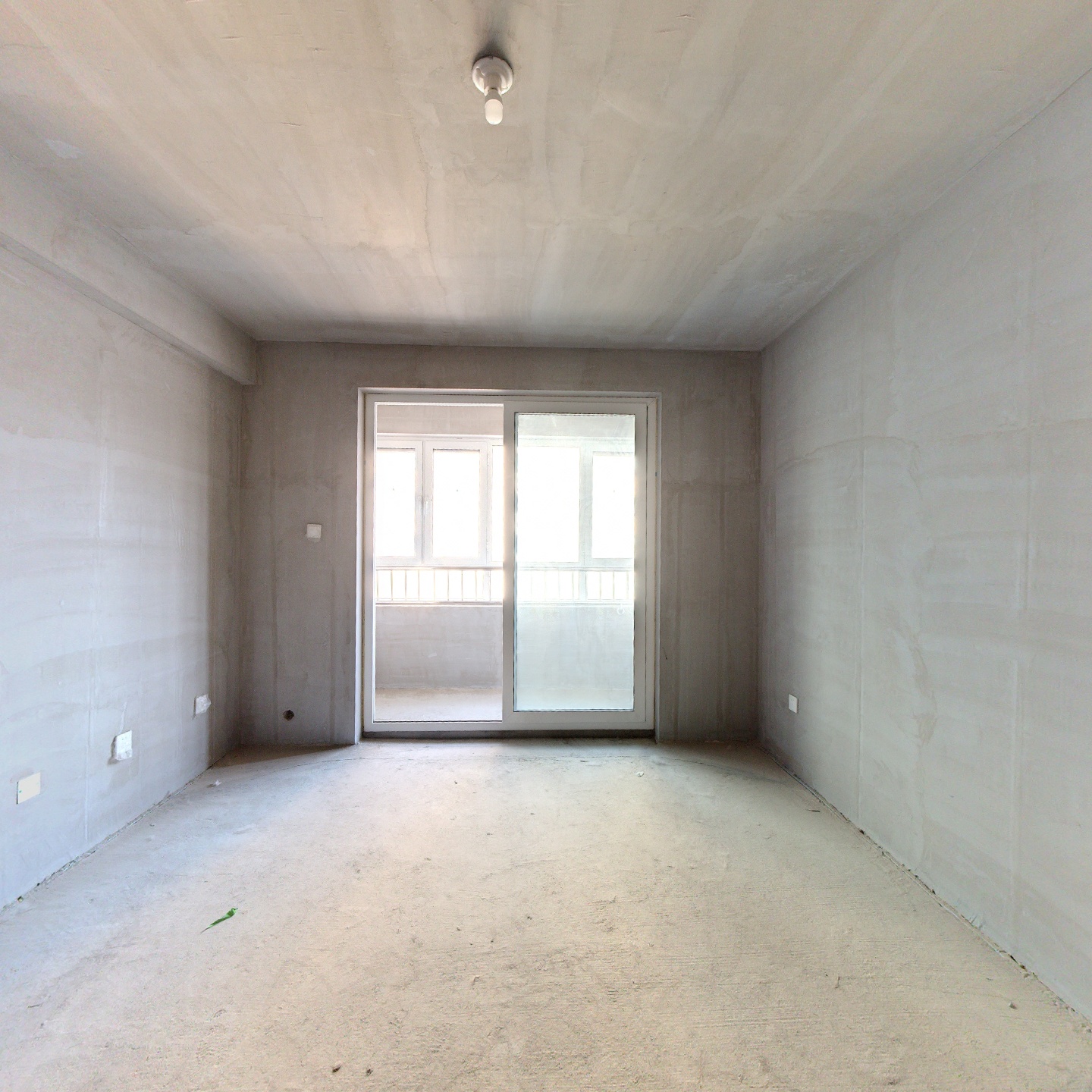 德信公园旁 电梯三居室，医院 商场 公交等齐全