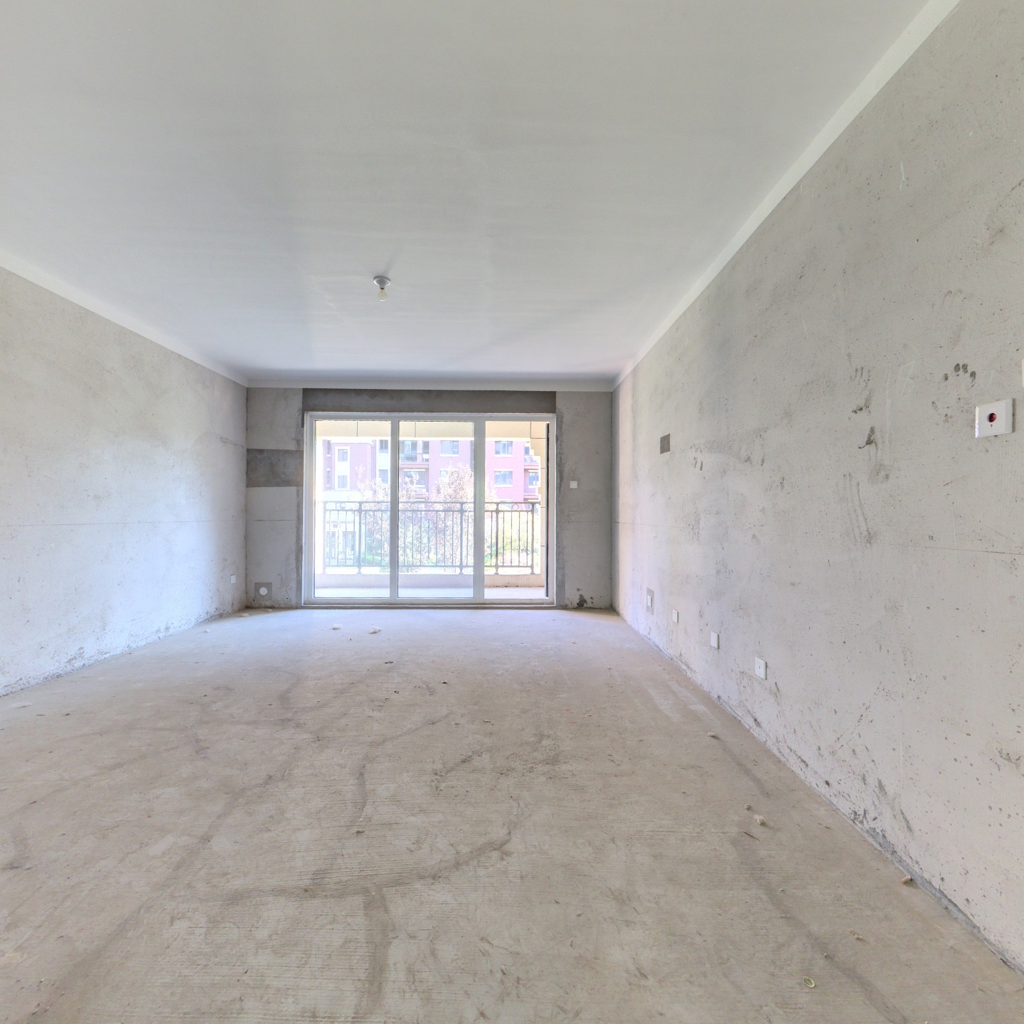 天泰滟澜公馆电梯洋房，3室2厅1卫。带车位储藏室