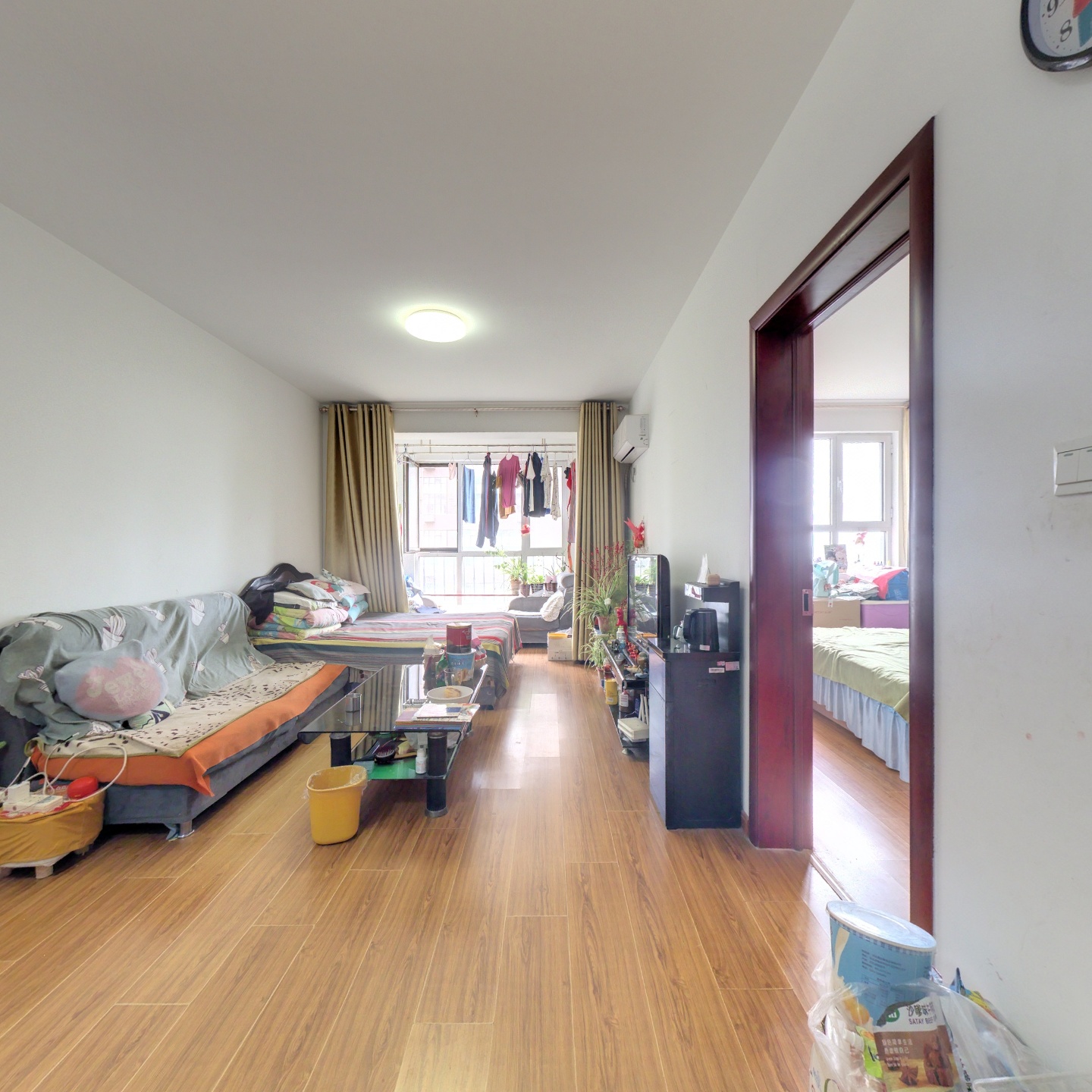 高铁站旁，经典两居，户型方正采光好。