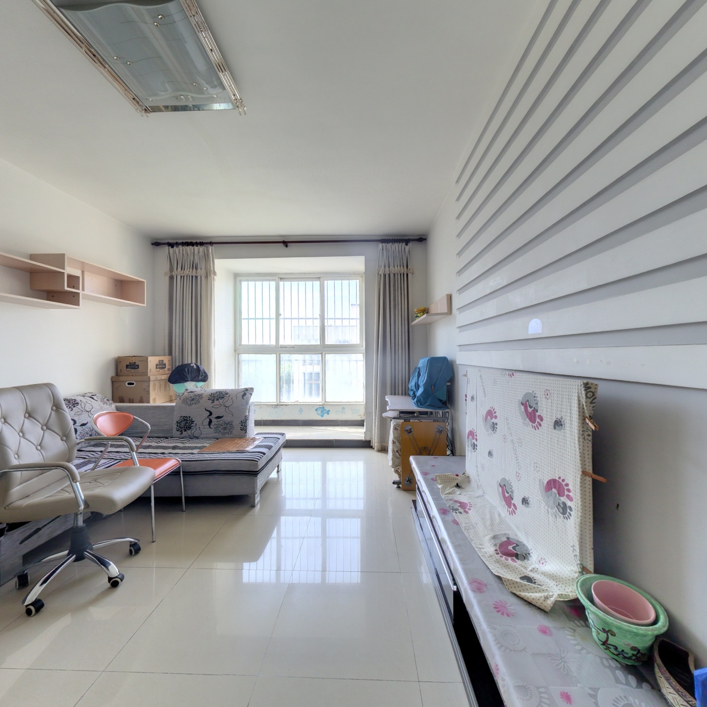 名流枫景洋房精装两居室，南北通透，看房方便