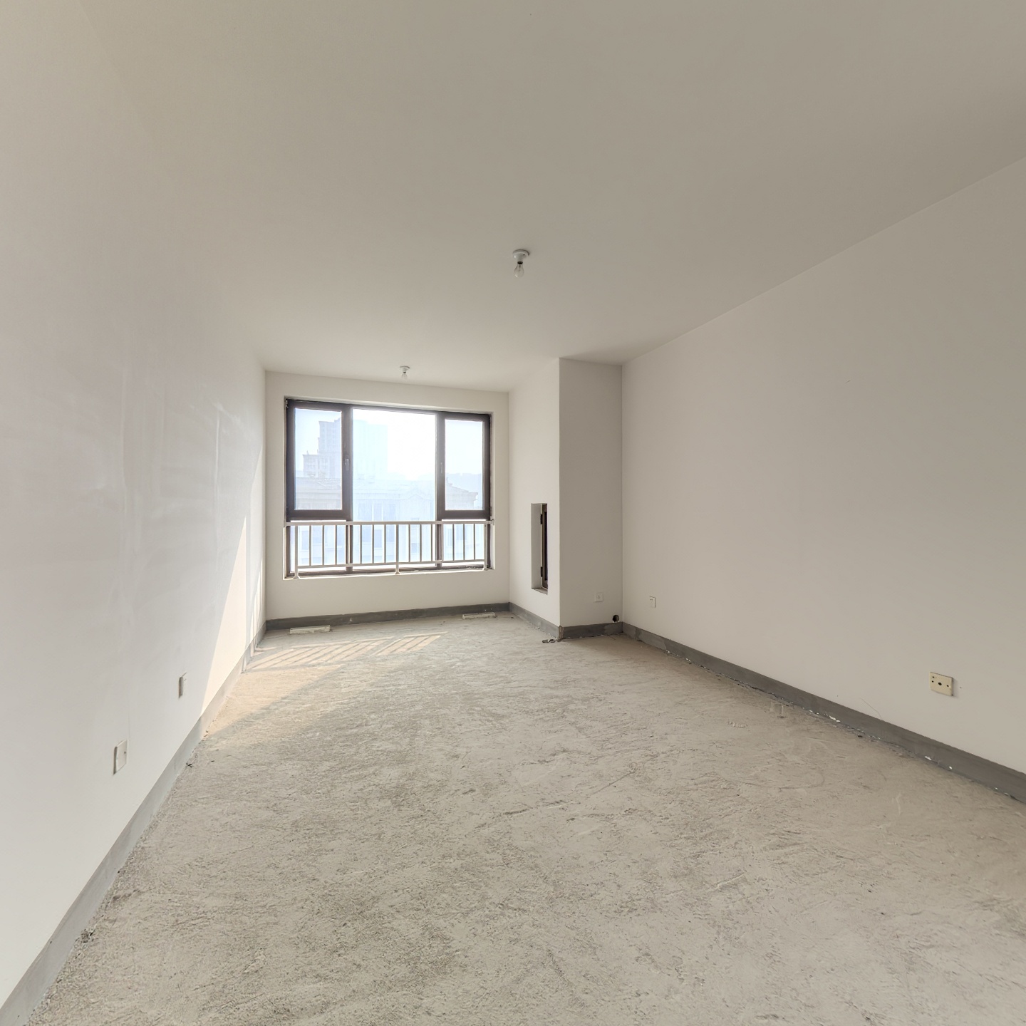 鸿坤南北通透两居室，前边无遮挡，楼层位置好