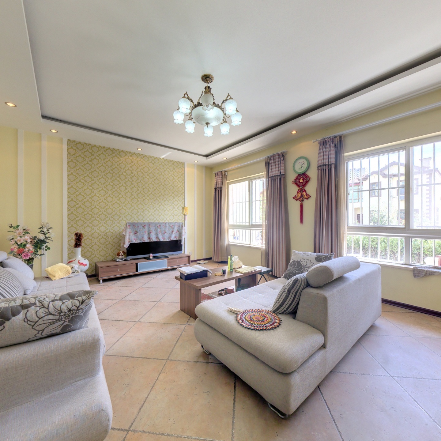 叠拼别墅下叠，地上两层，四居室 南入户，带院子