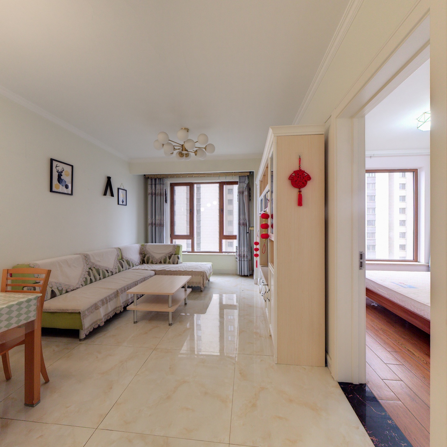 中间位置，无任何遮挡，全天采光，简单装修拎包入住