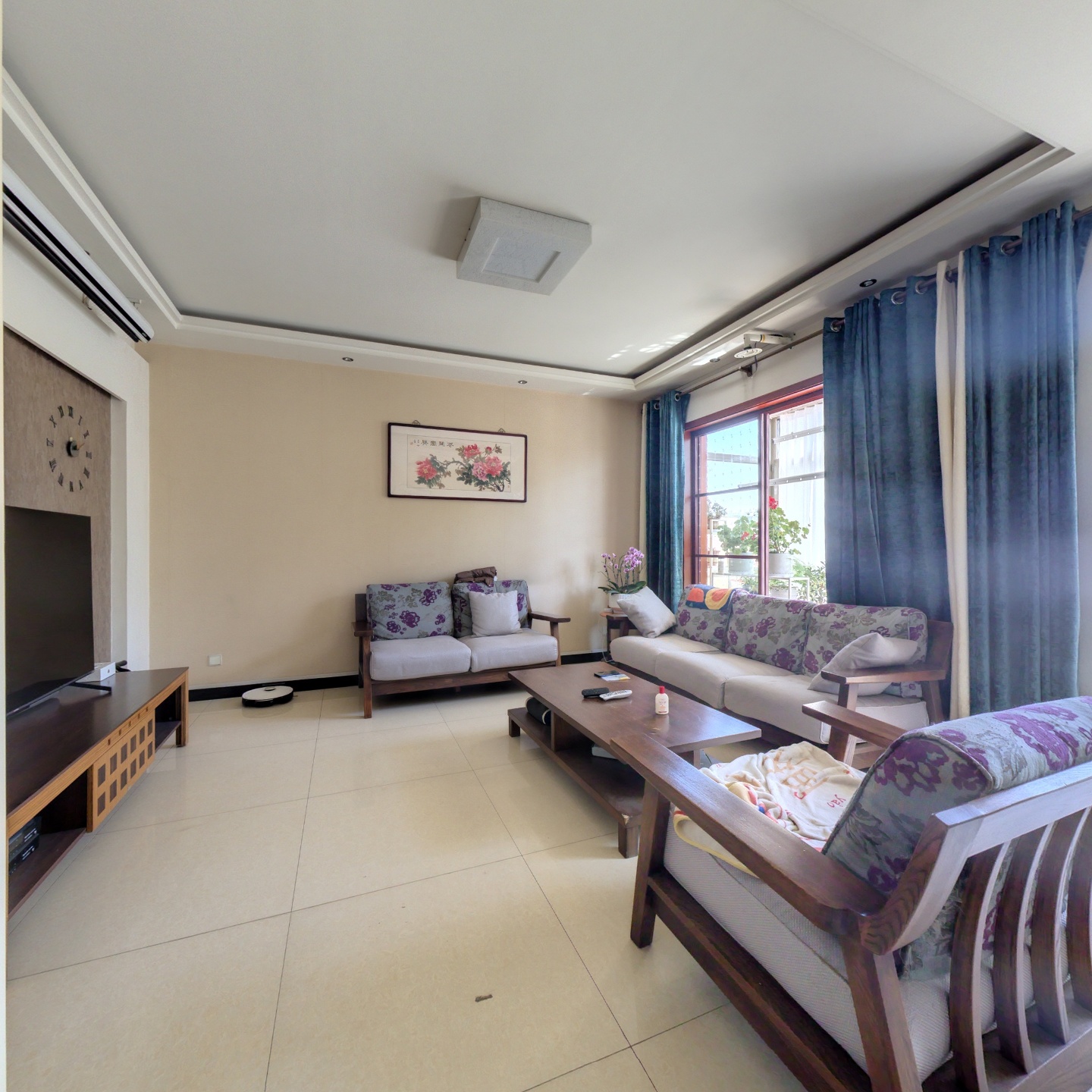 联排别墅，上下两层，全天采光，房本满五