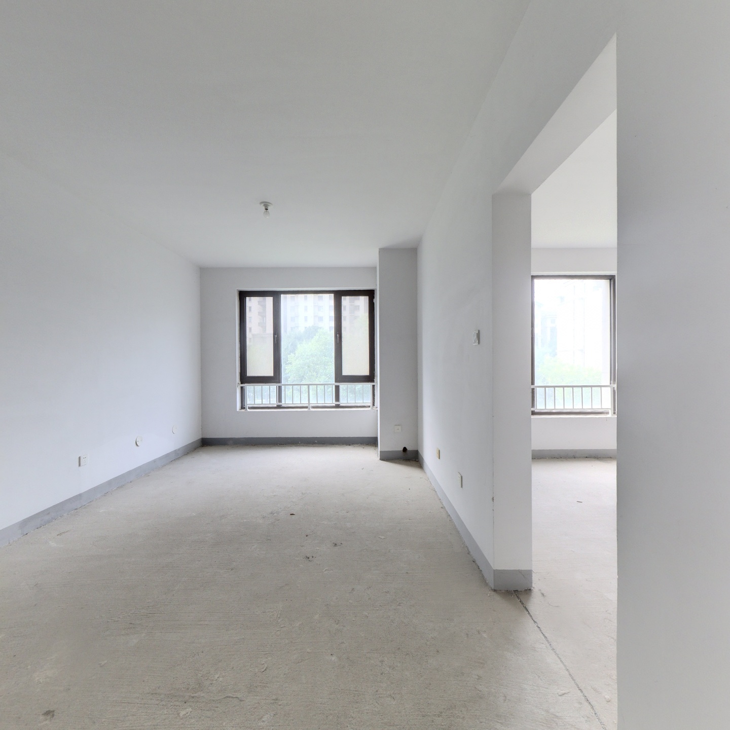 位置居中 满二 视野开阔 南向2居 看房方便