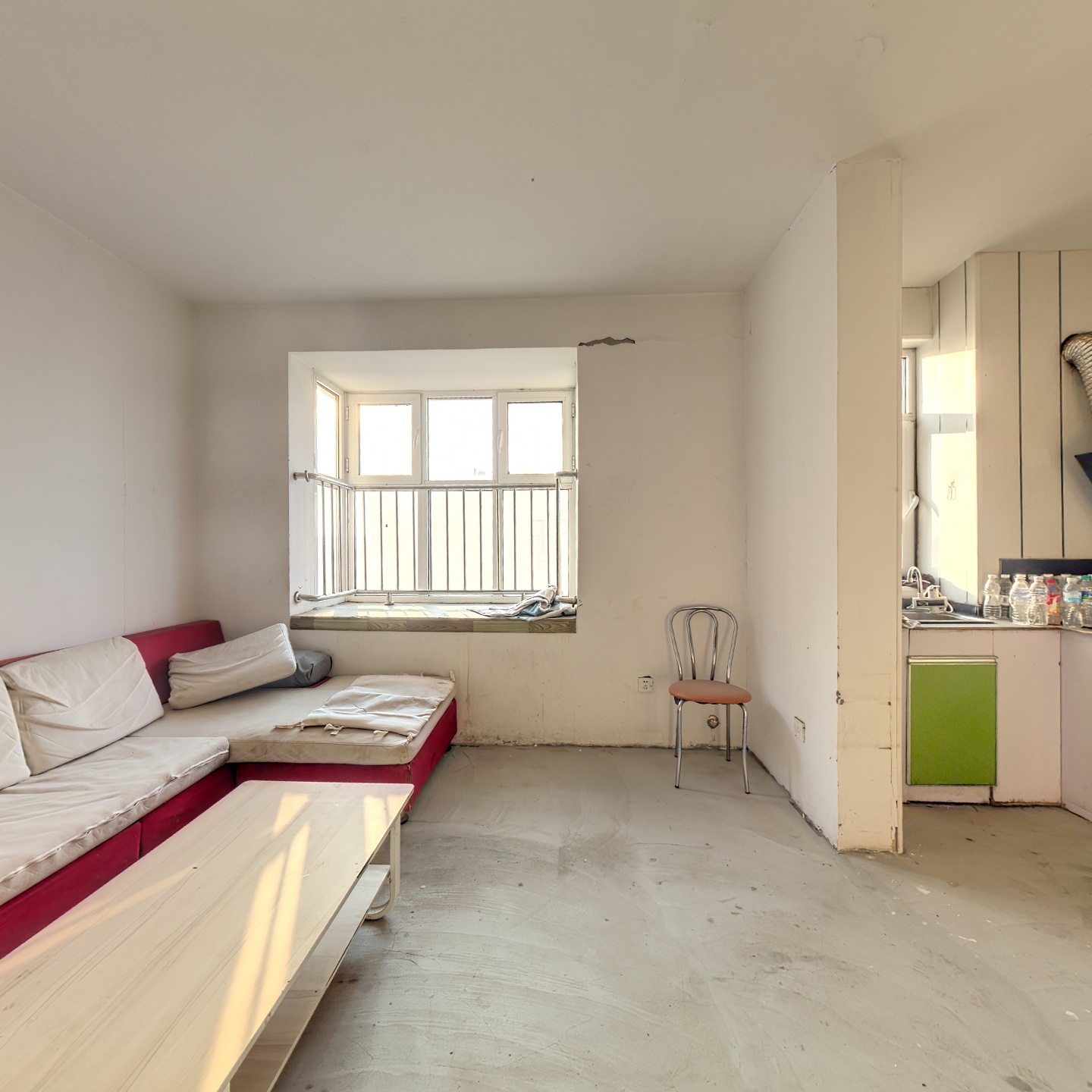 全朝南的两居室，采光很好，视野宽阔