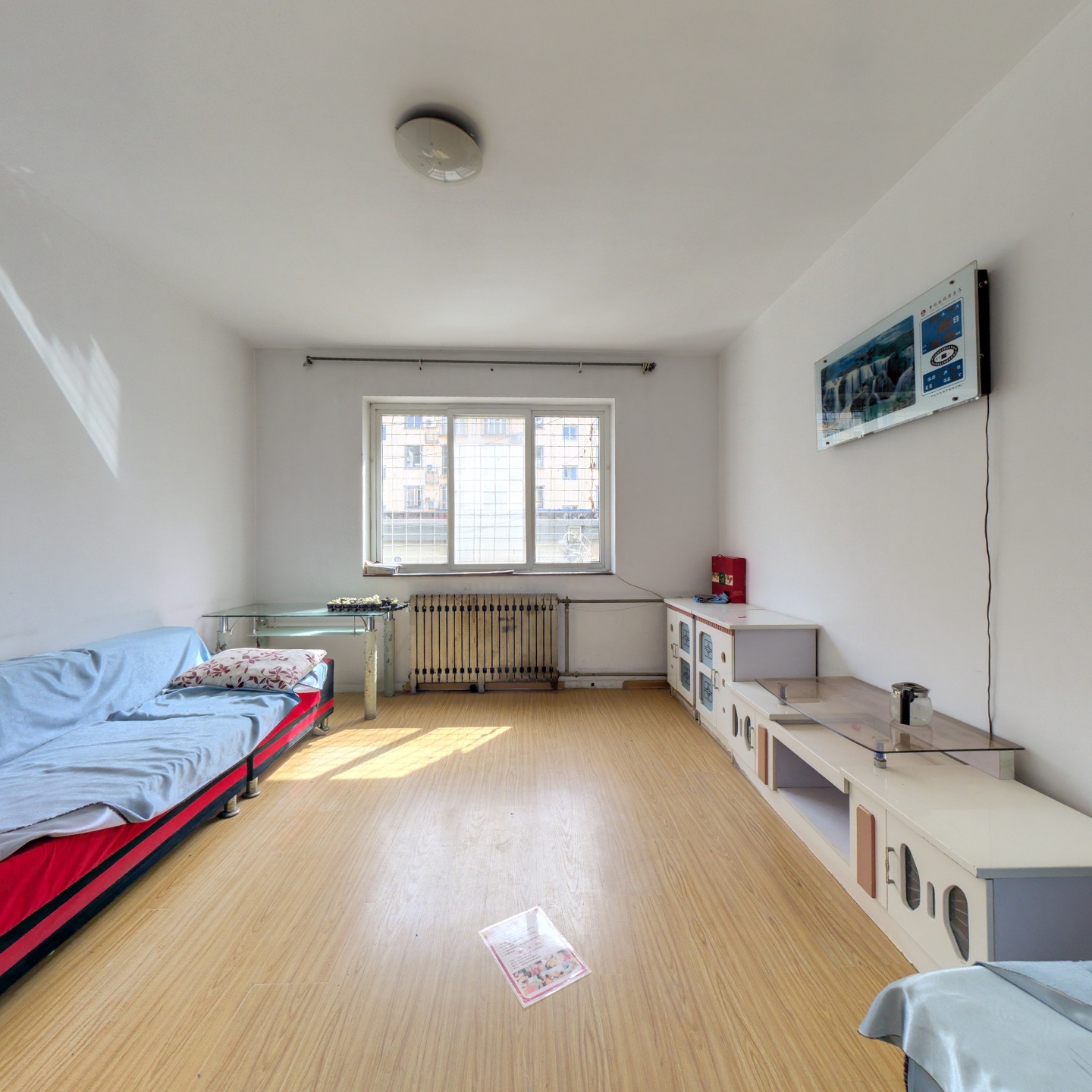 德信公园旁  国富嘉园  一层带20平左右院子两居，边户