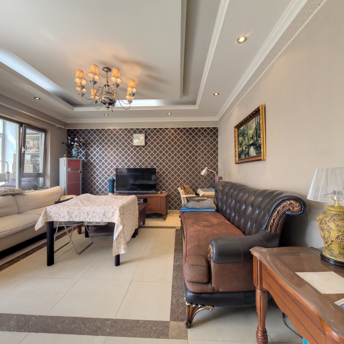 精装下叠，南入户，带南北的庭院