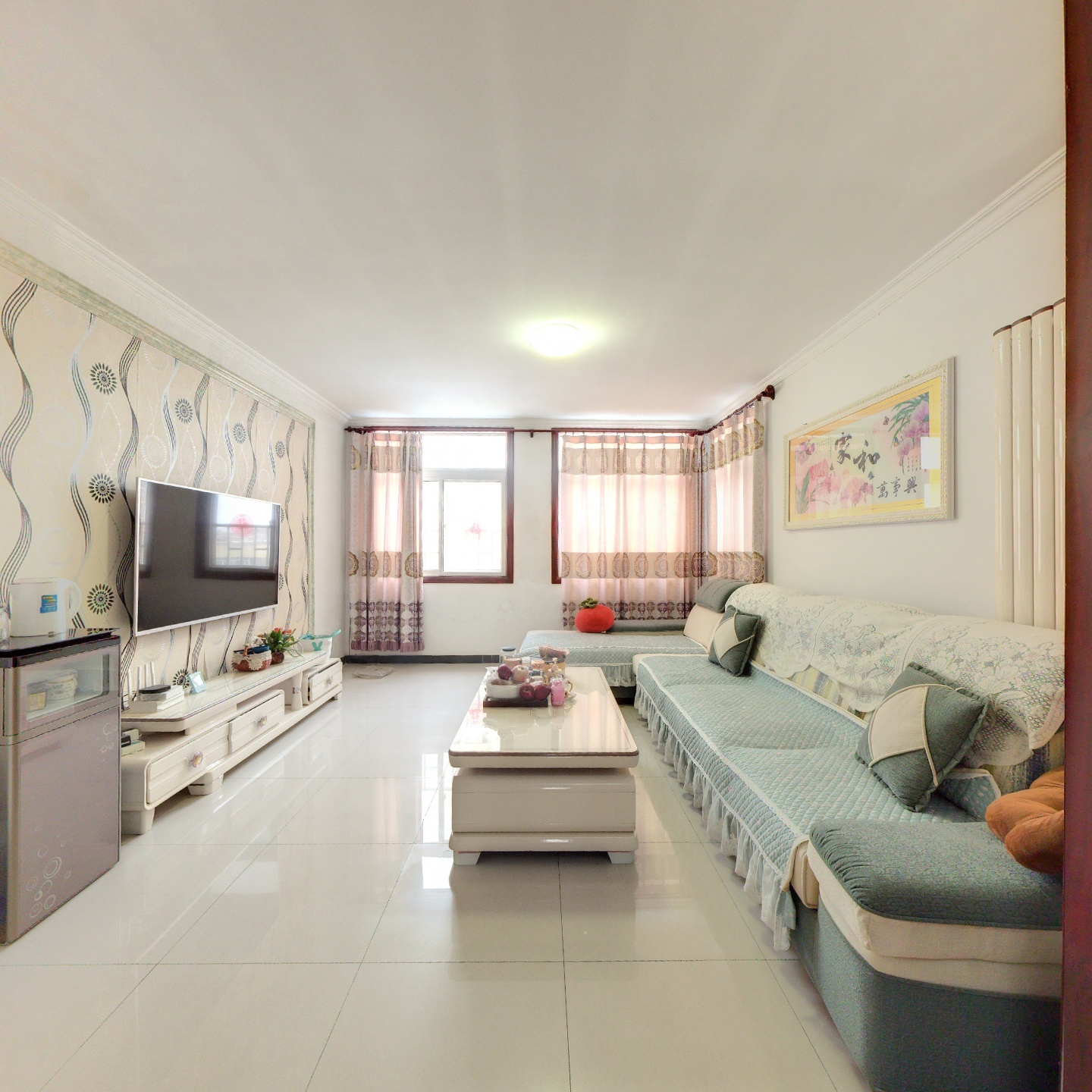 南北通透两居室，带露台，业主诚心出售，价格可议