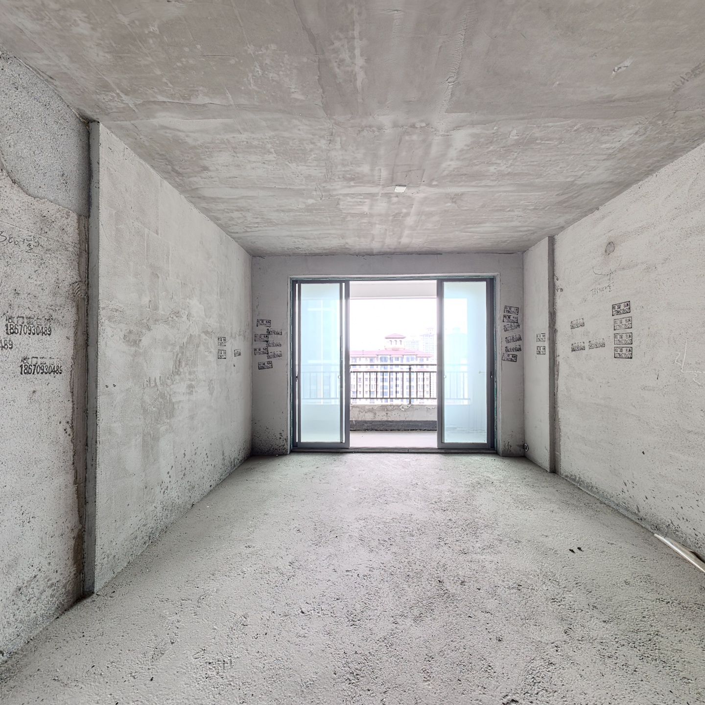 业主诚意出售.新的一期.交通方便