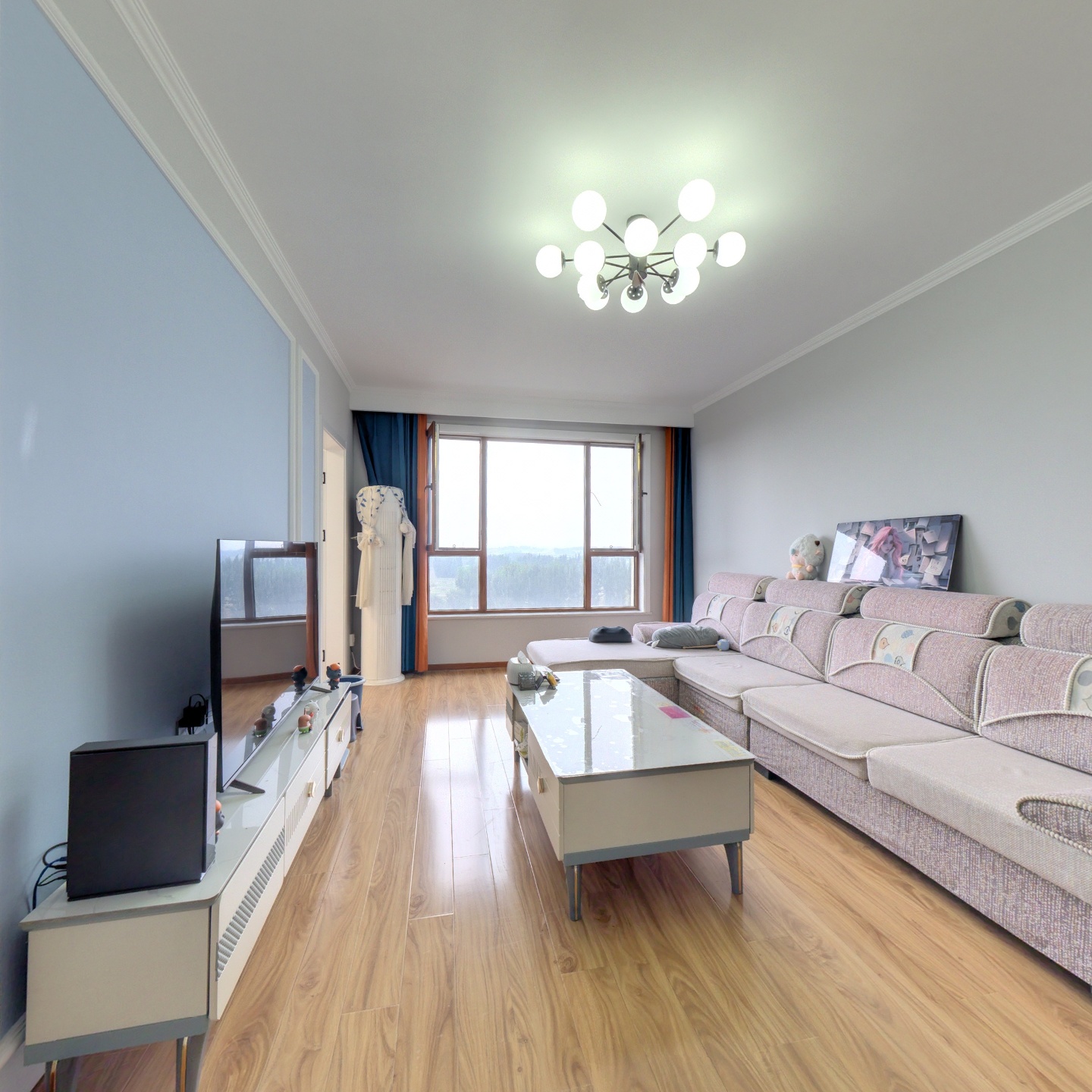 精装修 家具家电齐全 房本满二 中间楼层