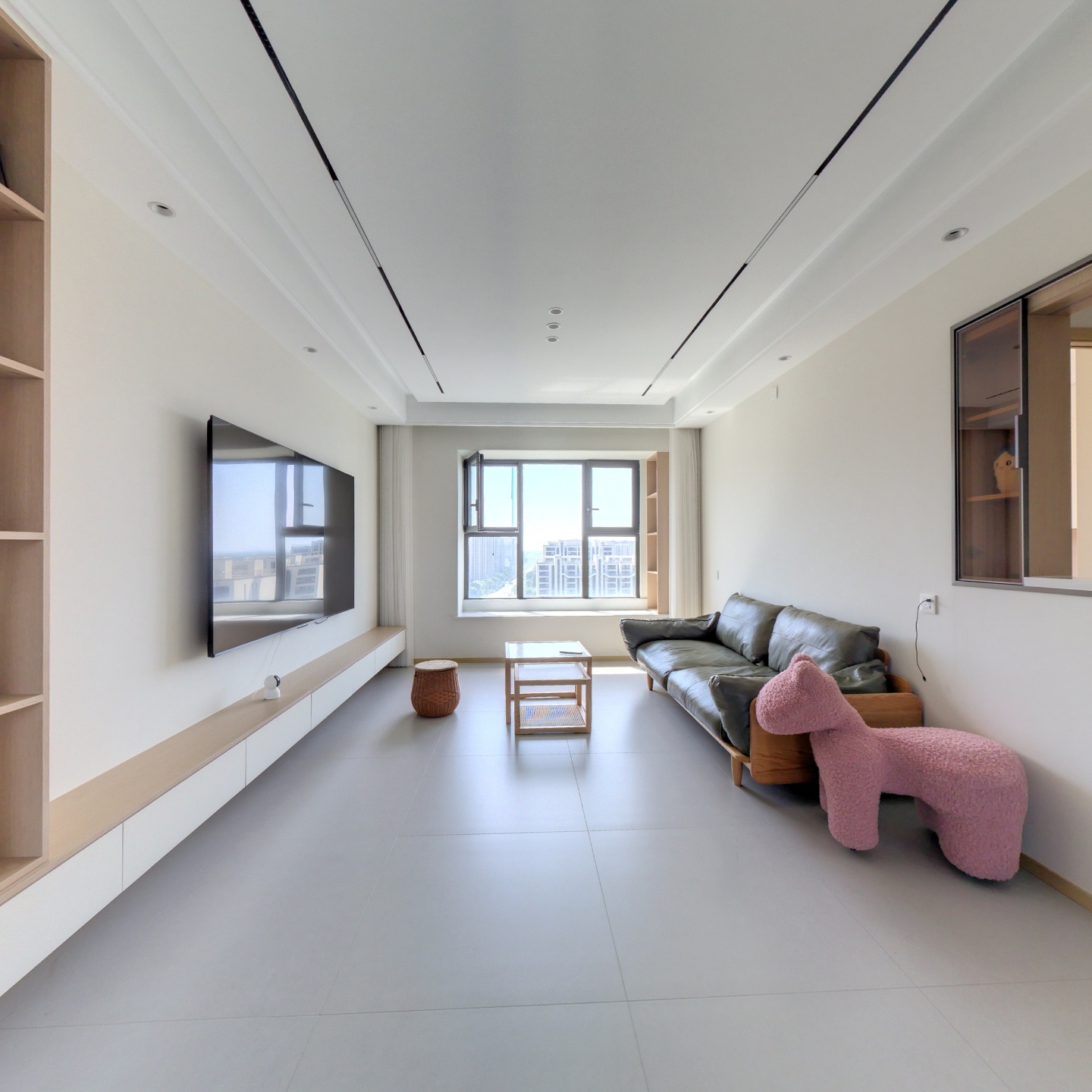 华远二期精装修四局，116平110万家具家电都留下