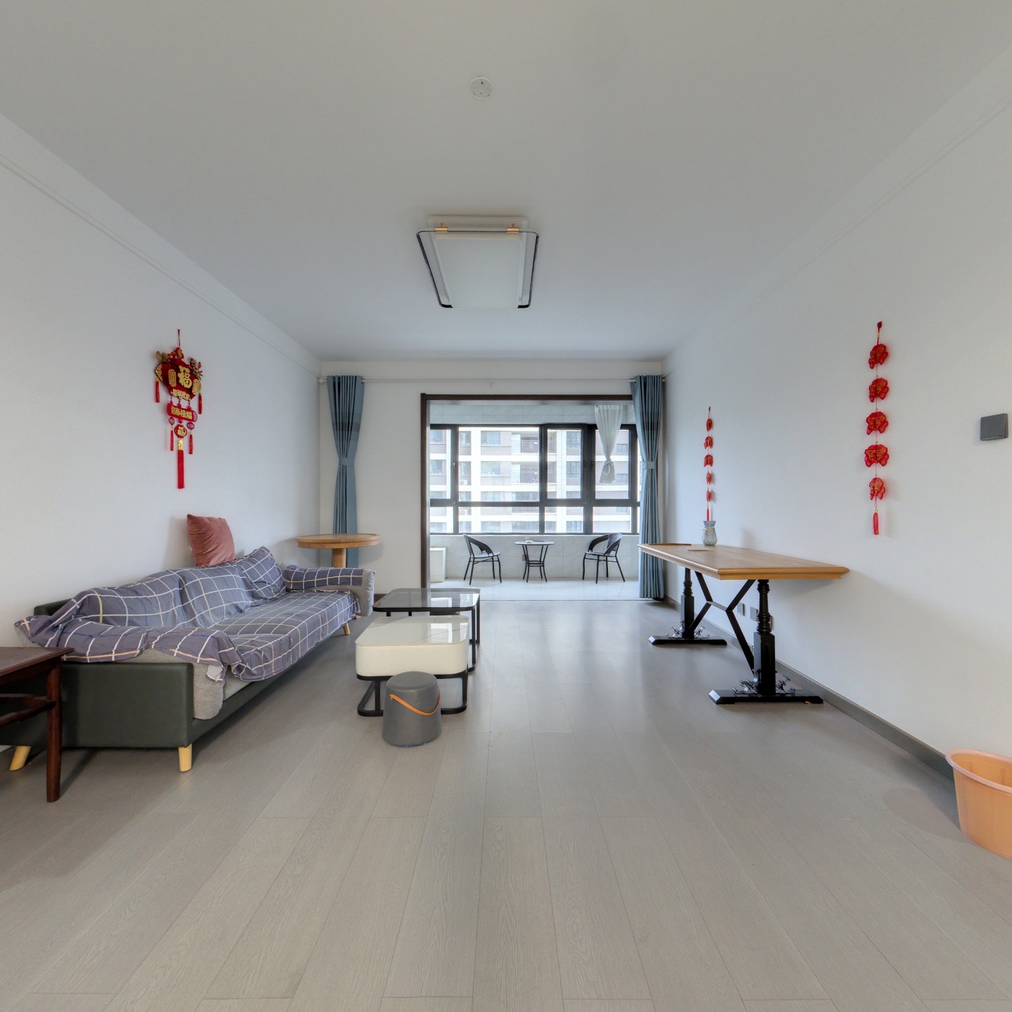 外滩华府电梯6楼，带车位，3室，精装