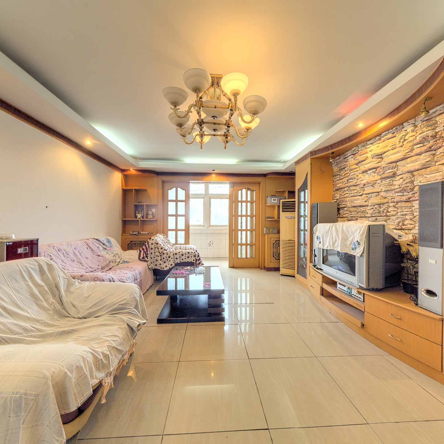 满五年，南北双通透，贯穿客厅，公摊小。