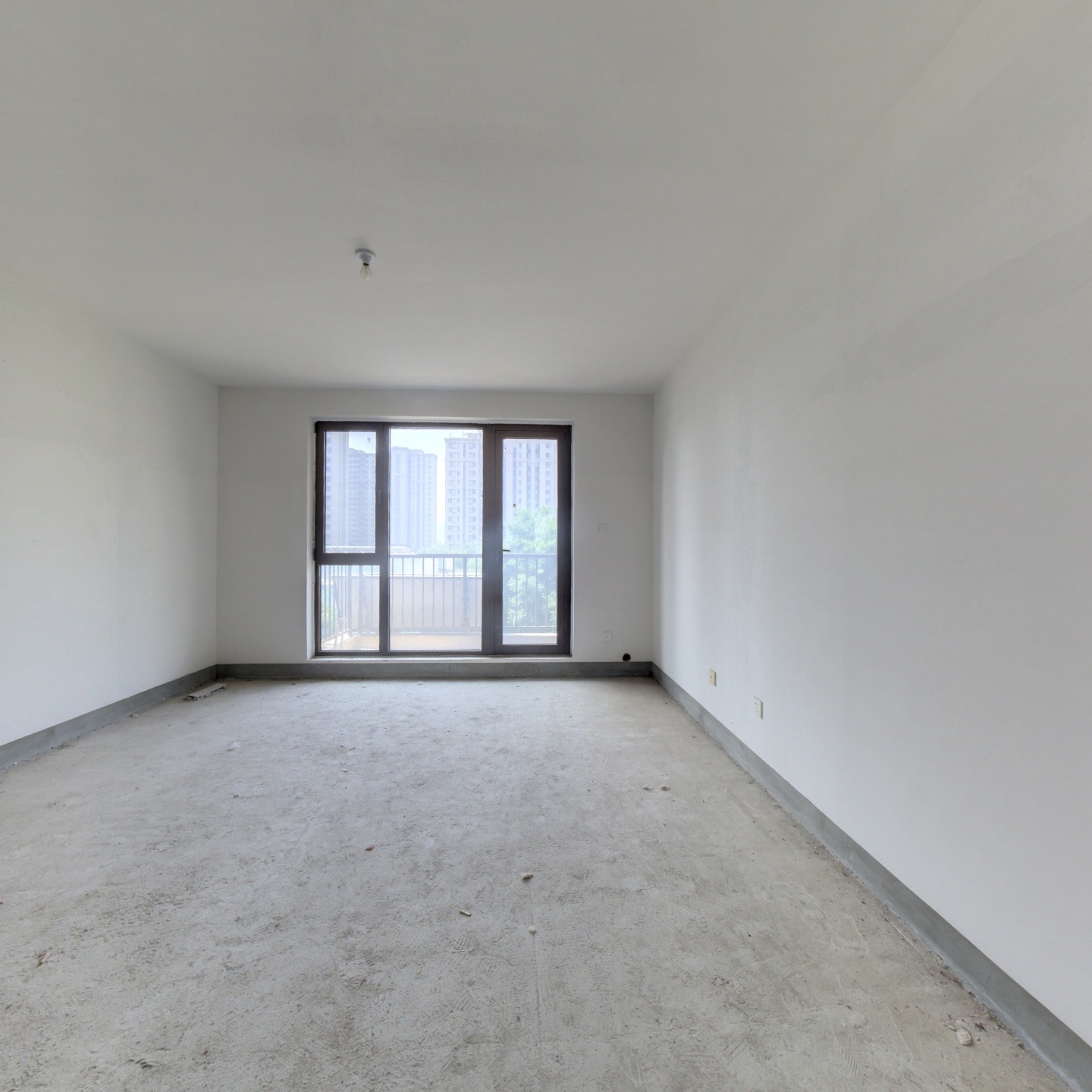 总高8层小高层，南北通透3居，视野好