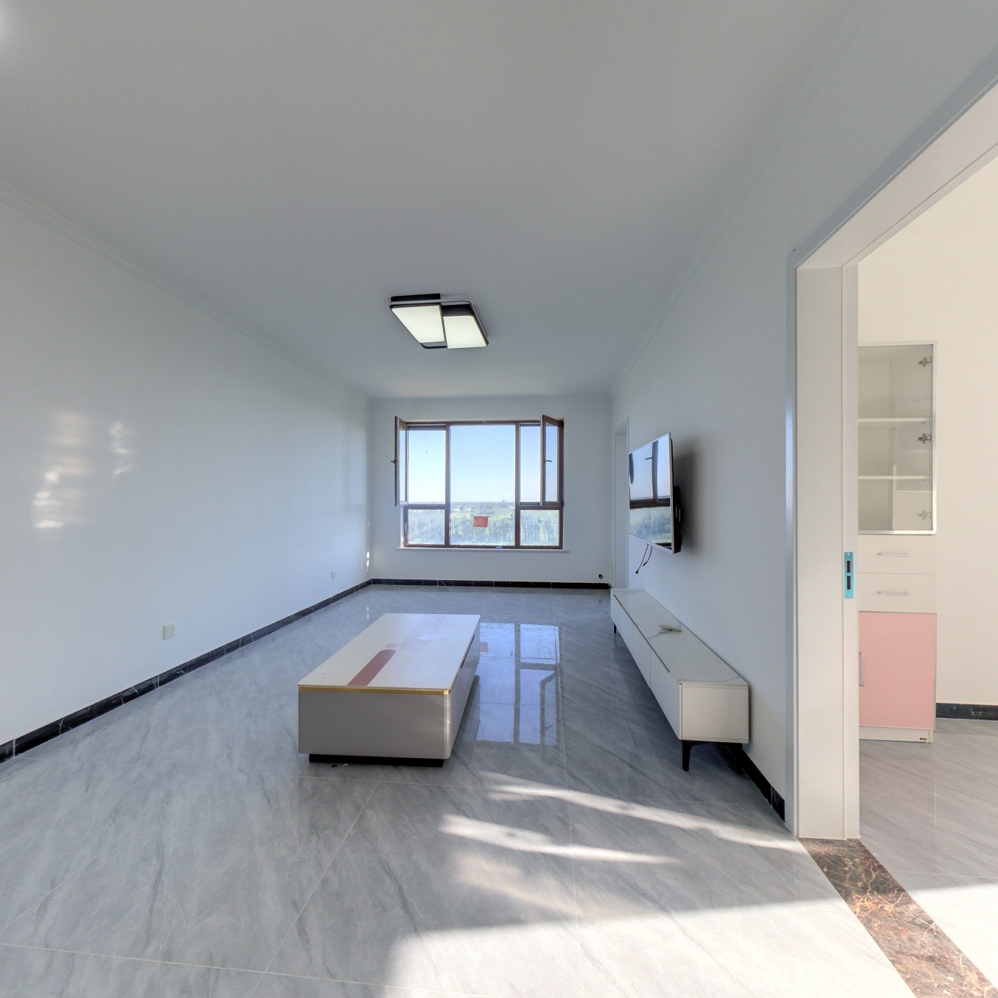 南向3居 精装修 户型方正 中间楼层采光充足