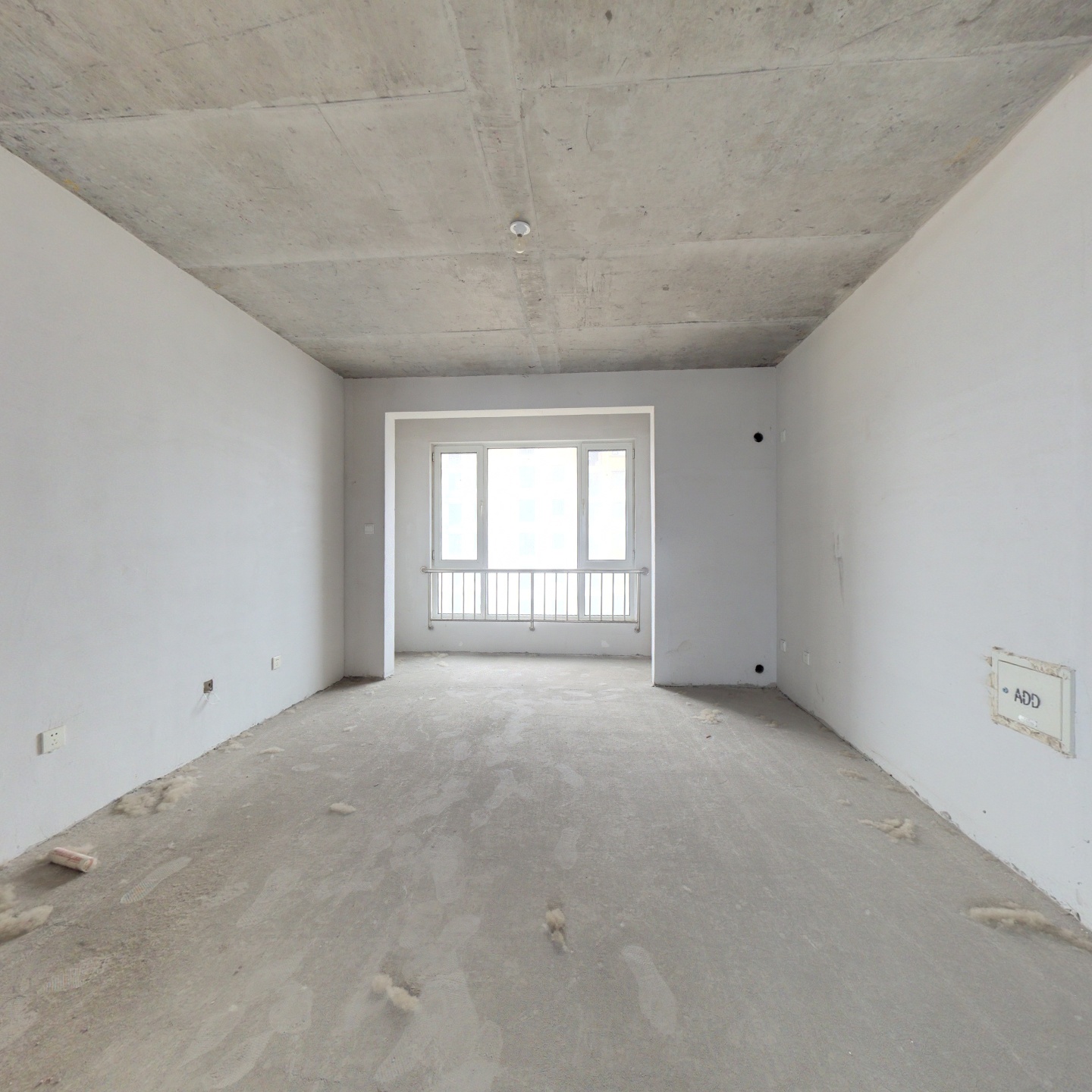 南北通透三居室，采光无遮挡，户型方正。