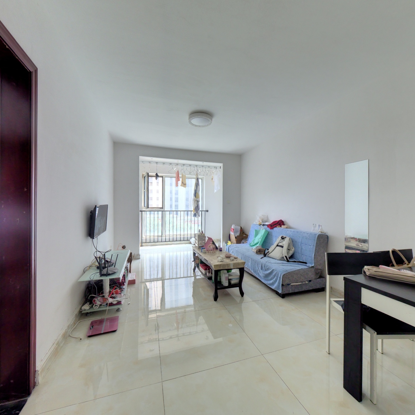 简装两居， 采光和视野都没问题  。