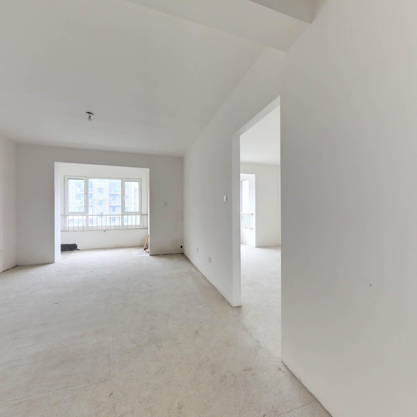 此房一梯两户，南北通透，中间楼层，无遮挡