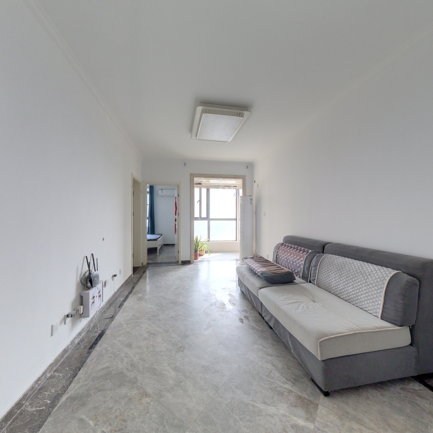 一期满二精装修两居室带地下室诚意卖